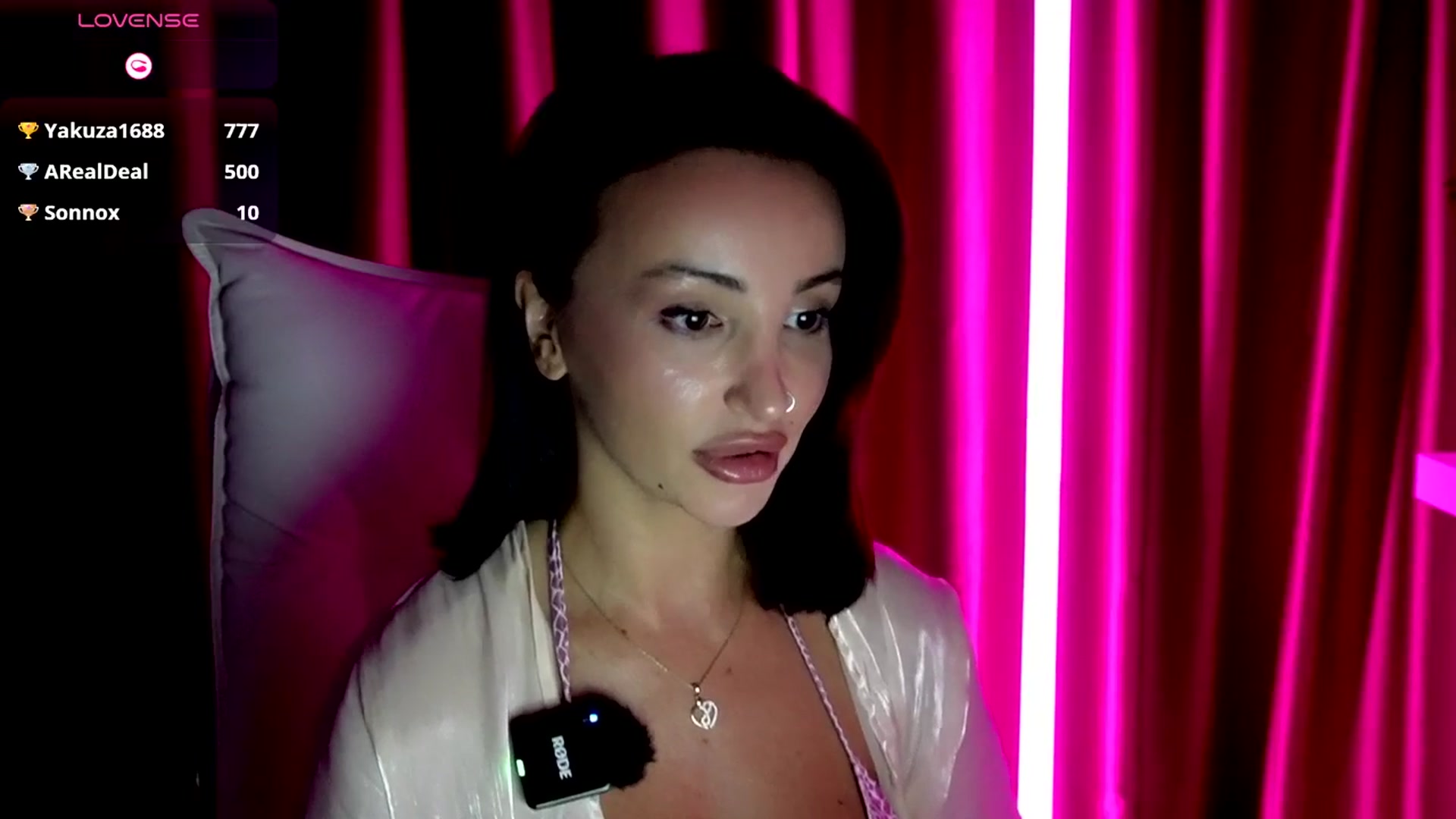 Gallery image thumbnail from AlyssiaKENT1's myfreecams stream on, 09/30/2025, 16:34 image 19 of 20