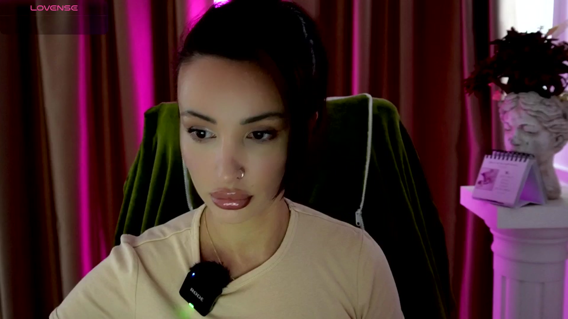 Gallery image thumbnail from AlyssiaKENT1's myfreecams stream on, 10/05/2025, 18:38 image 1 of 20