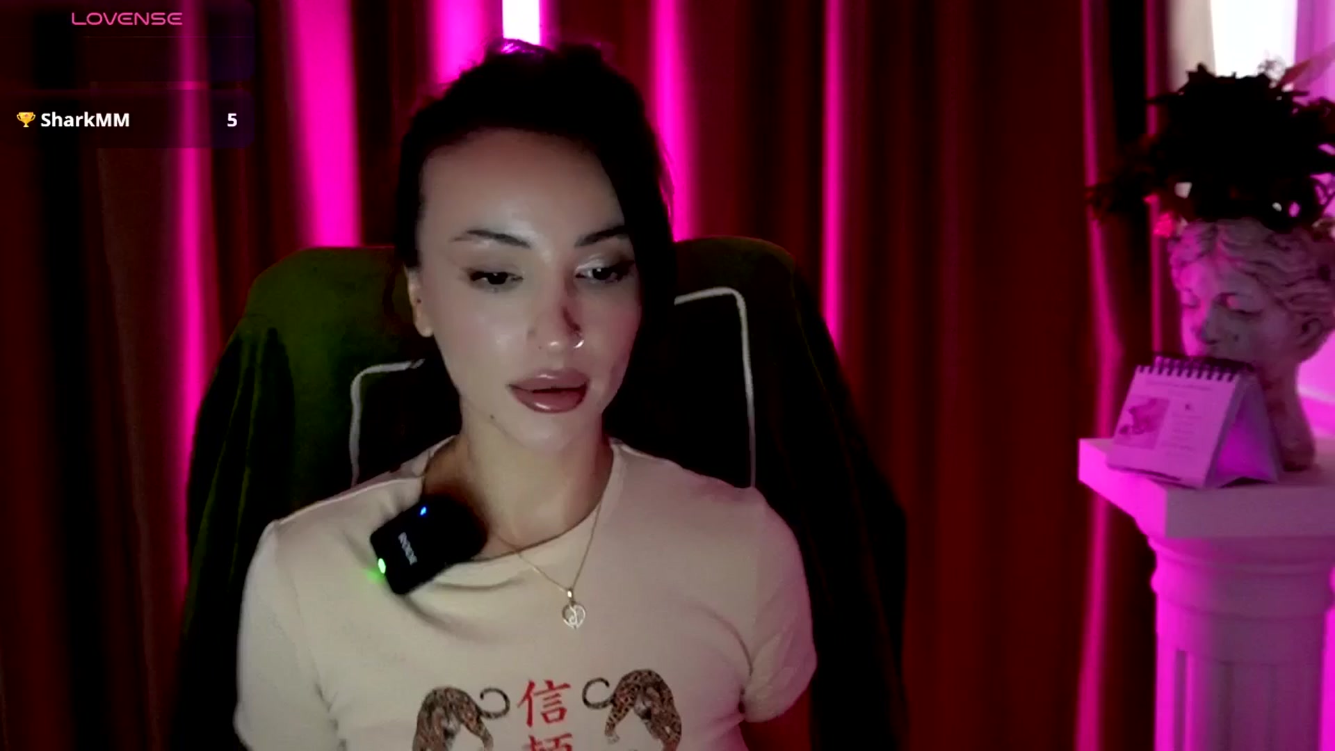 Gallery image thumbnail from AlyssiaKENT1's myfreecams stream on, 10/05/2025, 18:38 image 6 of 20