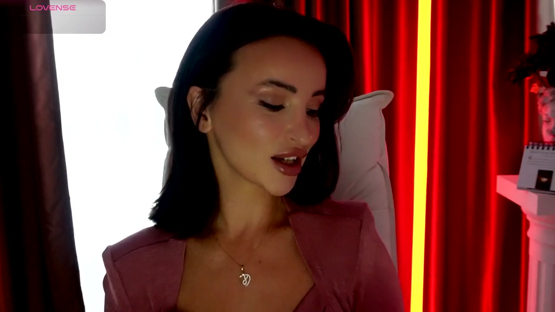 Gallery image thumbnail from AlyssiaKENT1's myfreecams stream on, 10/08/2025, 13:06 image 11 of 20
