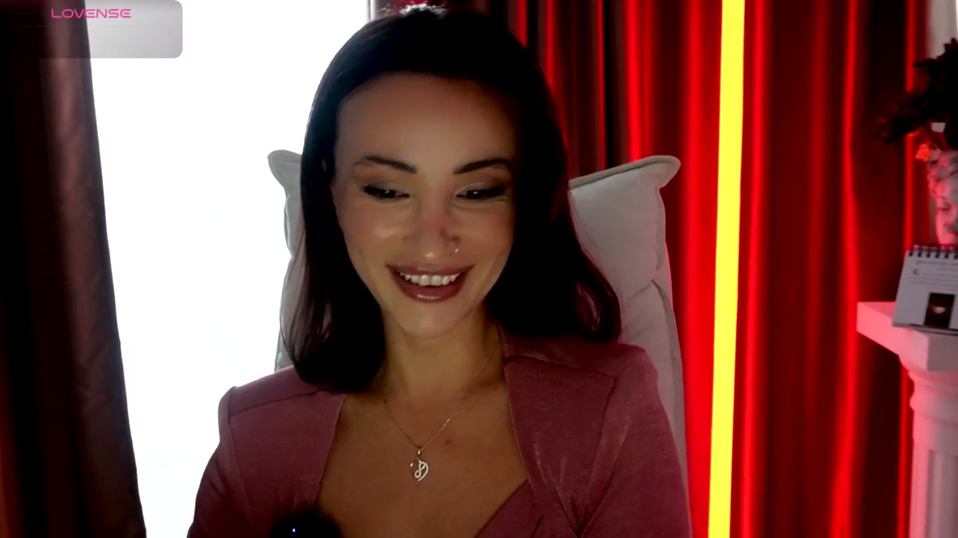 Gallery image thumbnail from AlyssiaKENT1's myfreecams stream on, 10/08/2025, 13:06 image 10 of 20