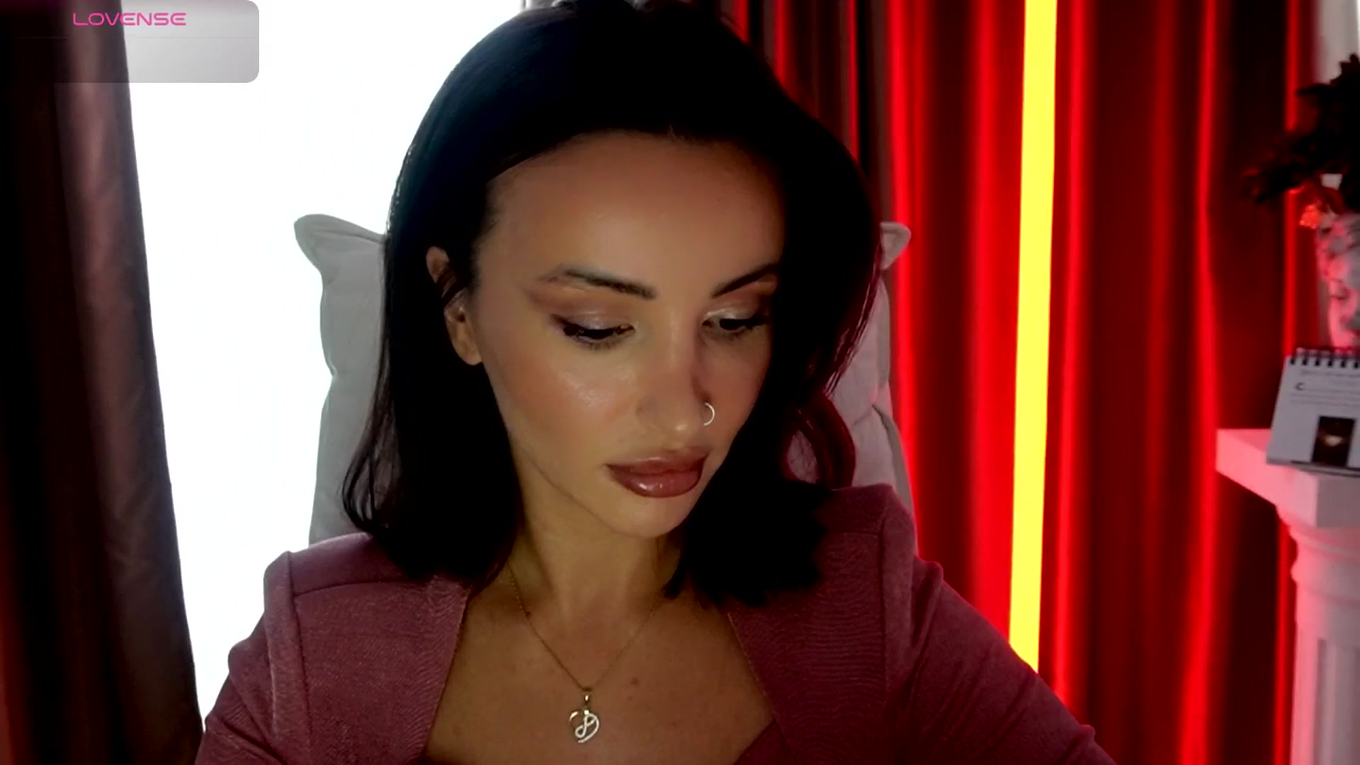 Gallery image thumbnail from AlyssiaKENT1's myfreecams stream on, 10/08/2025, 13:06 image 9 of 20