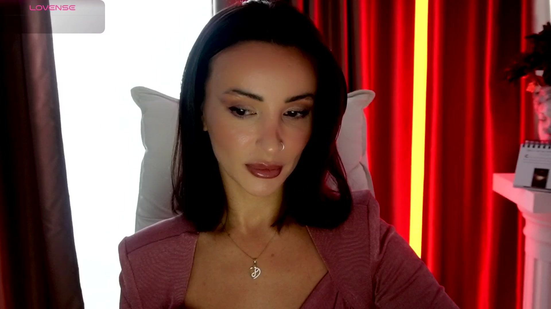 Gallery image thumbnail from AlyssiaKENT1's myfreecams stream on, 10/08/2025, 13:06 image 4 of 20