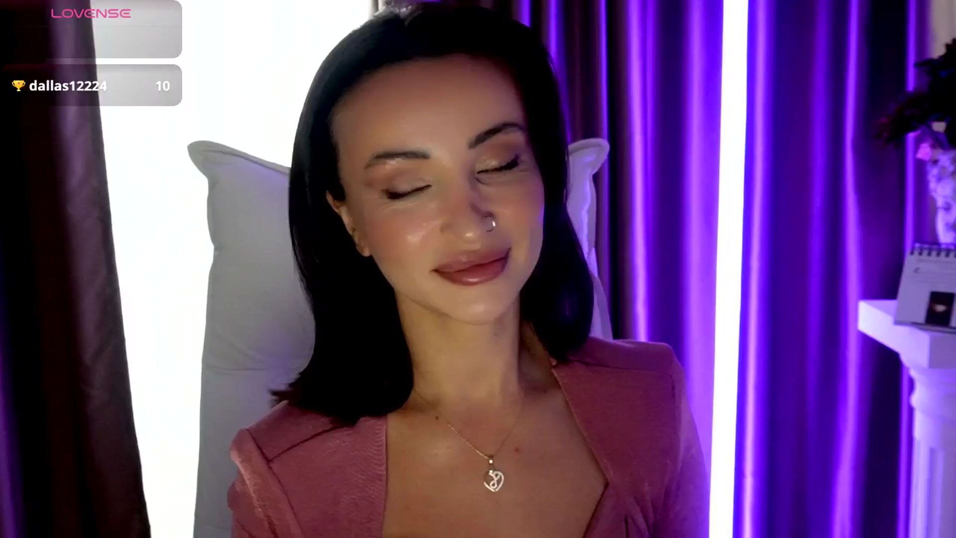 Gallery image thumbnail from AlyssiaKENT1's myfreecams stream on, 10/08/2025, 15:18 image 1 of 20