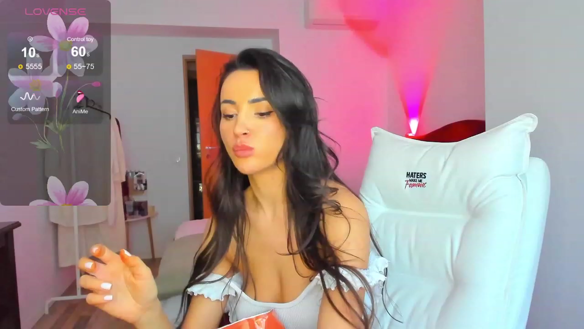 Gallery image thumbnail from AlyssiaKENTX's myfreecams stream on, 12/04/2023, 14:04 image 18 of 20