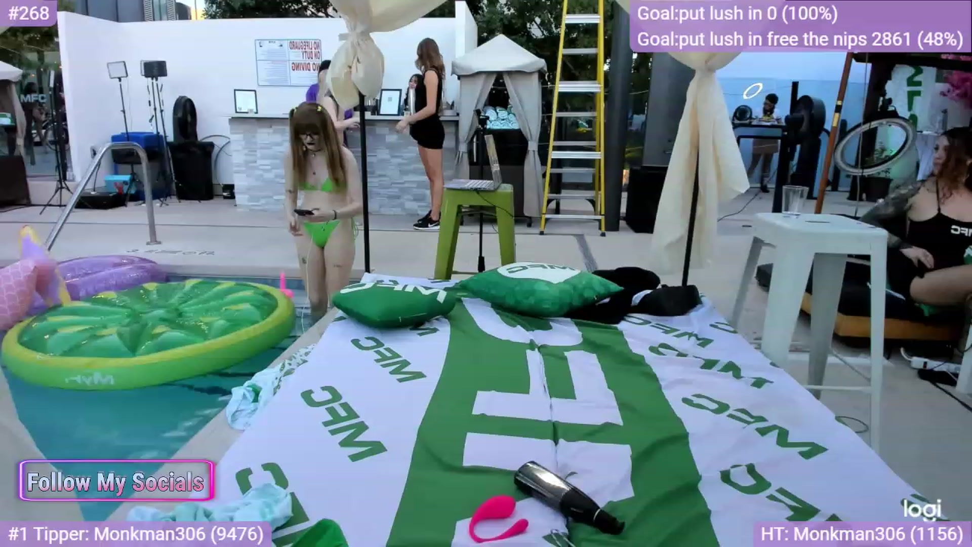 Gallery image thumbnail from Alyx_Singer's myfreecams stream on, 10/11/2023, 01:18 image 15 of 20