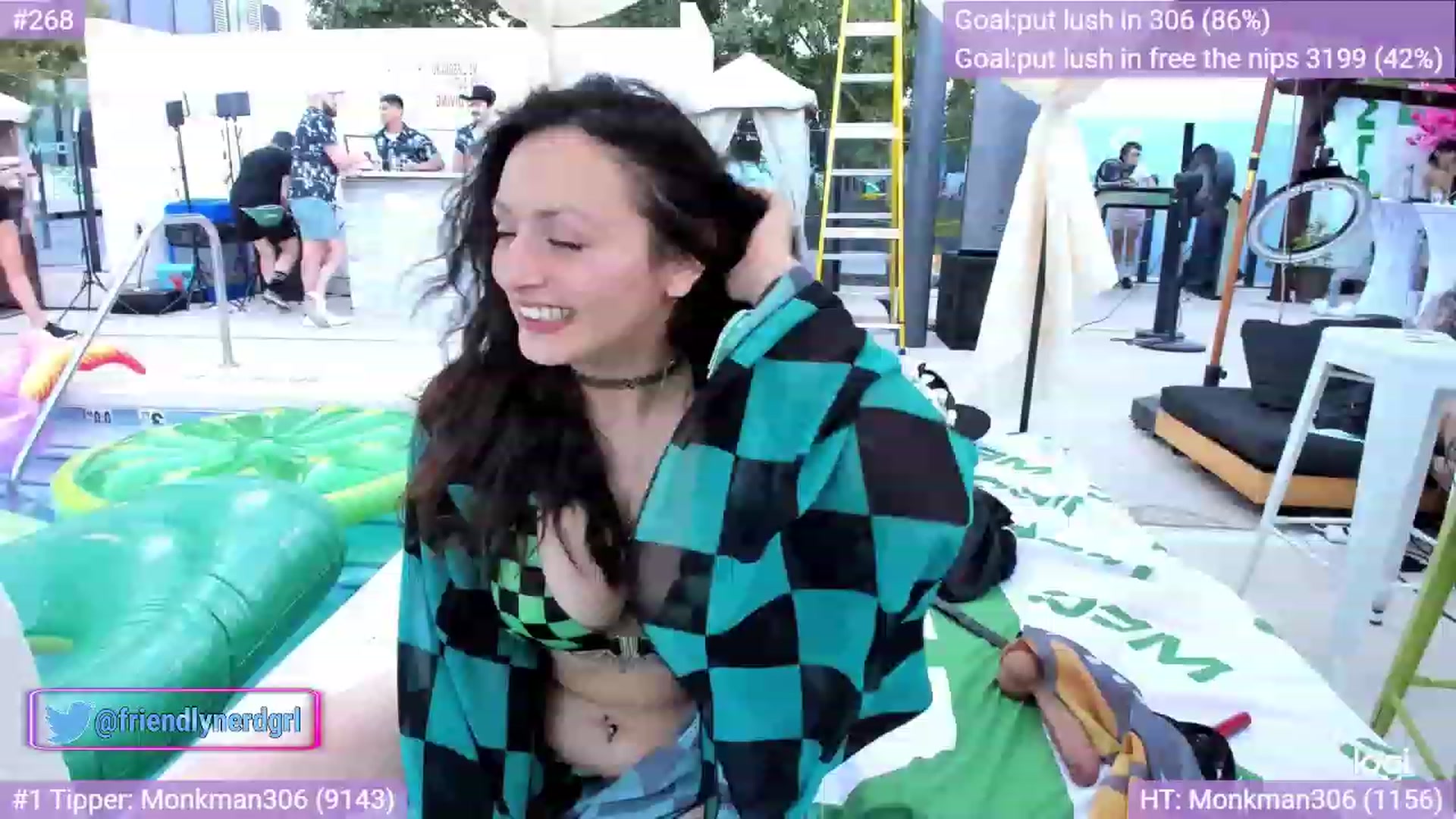 Gallery image thumbnail from Alyx_Singer's myfreecams stream on, 10/11/2023, 01:18 image 6 of 20