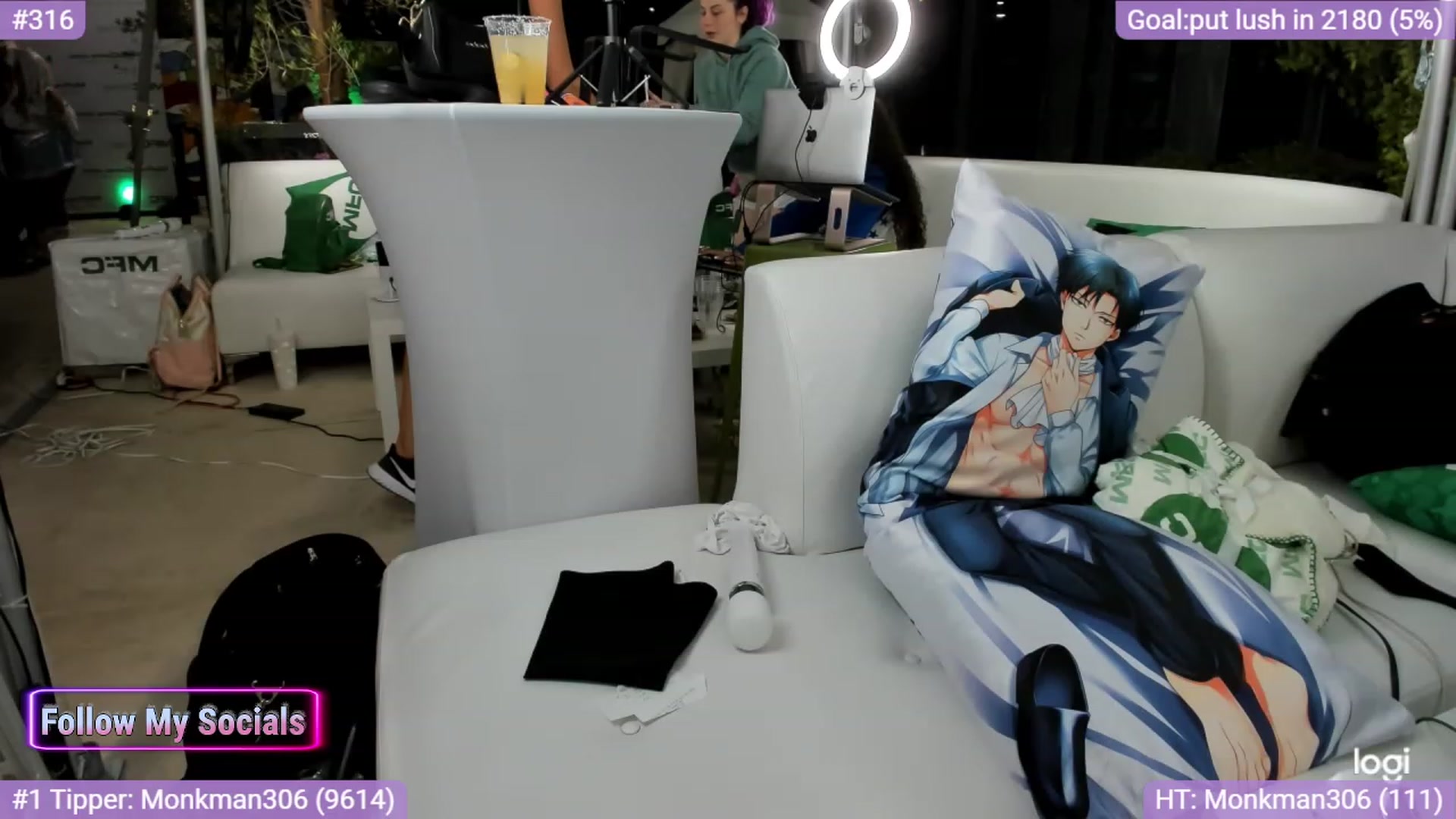 Gallery image thumbnail from Alyx_Singer's myfreecams stream on, 10/12/2023, 03:18 image 17 of 20