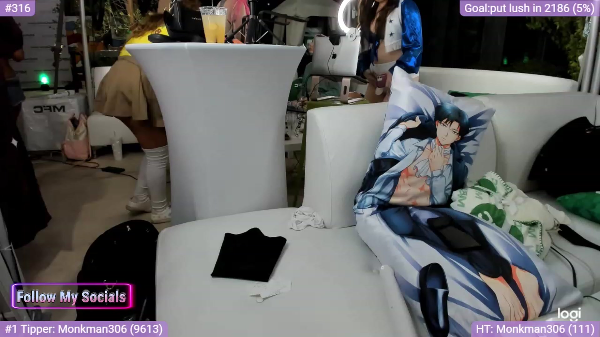 Gallery image thumbnail from Alyx_Singer's myfreecams stream on, 10/12/2023, 03:18 image 15 of 20