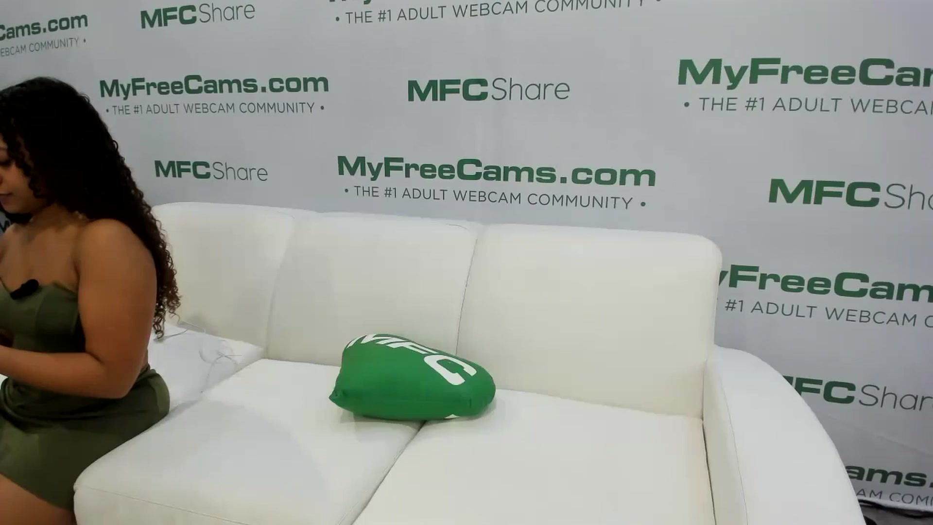 Gallery image thumbnail from Alyx_Singer's myfreecams stream on, 01/25/2024, 01:11 image 4 of 20