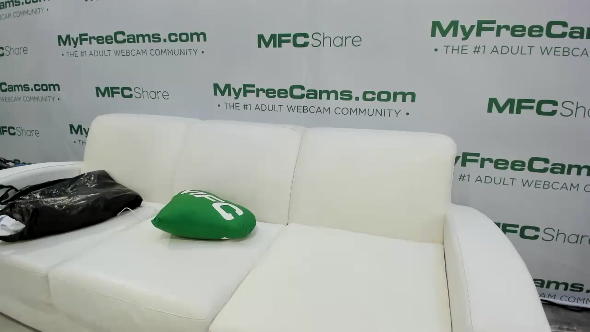 Gallery image thumbnail from Alyx_Singer's myfreecams stream on, 01/25/2024, 01:11 image 18 of 20