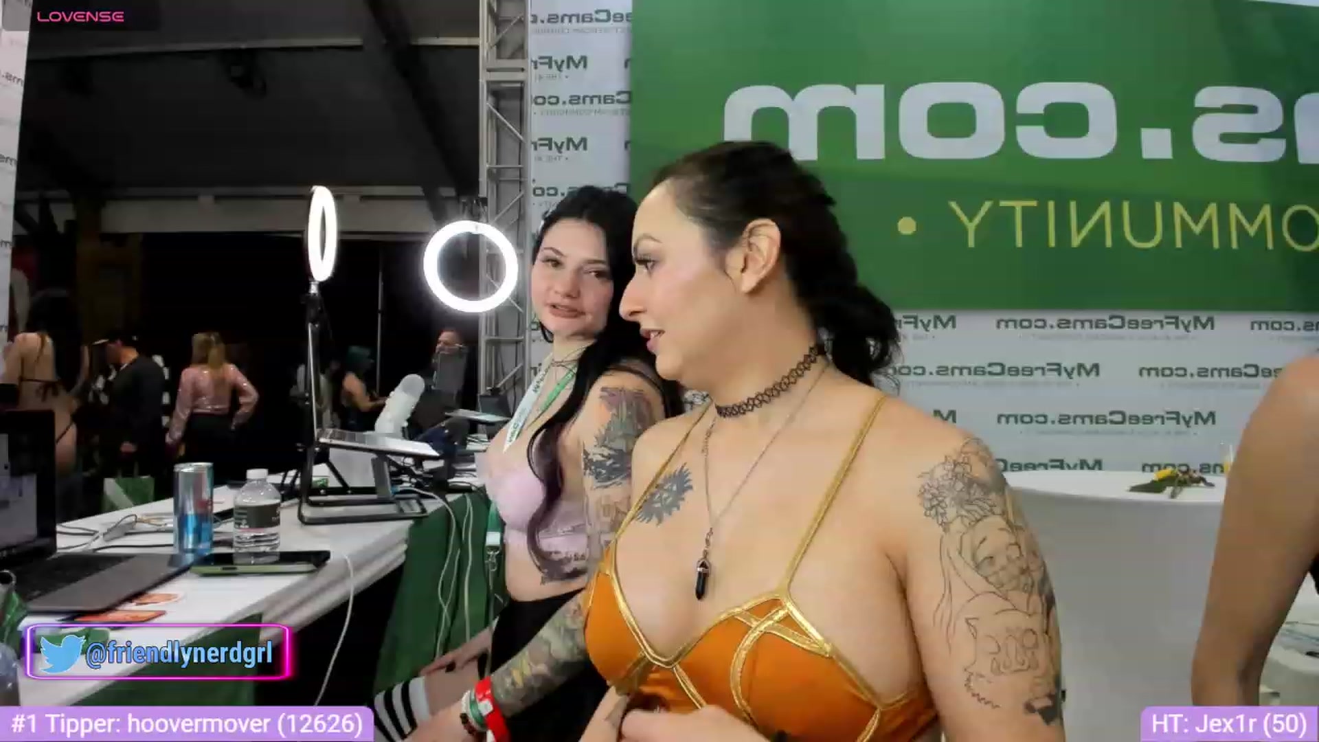 Gallery image thumbnail from Alyx_Singer's myfreecams stream on, 01/27/2024, 01:43 image 4 of 20