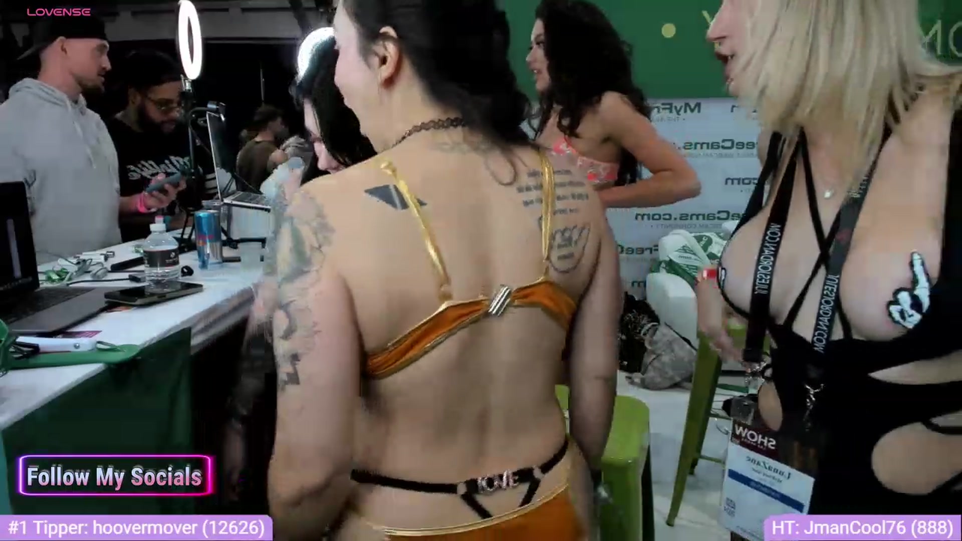 Gallery image thumbnail from Alyx_Singer's myfreecams stream on, 01/27/2024, 01:43 image 19 of 20