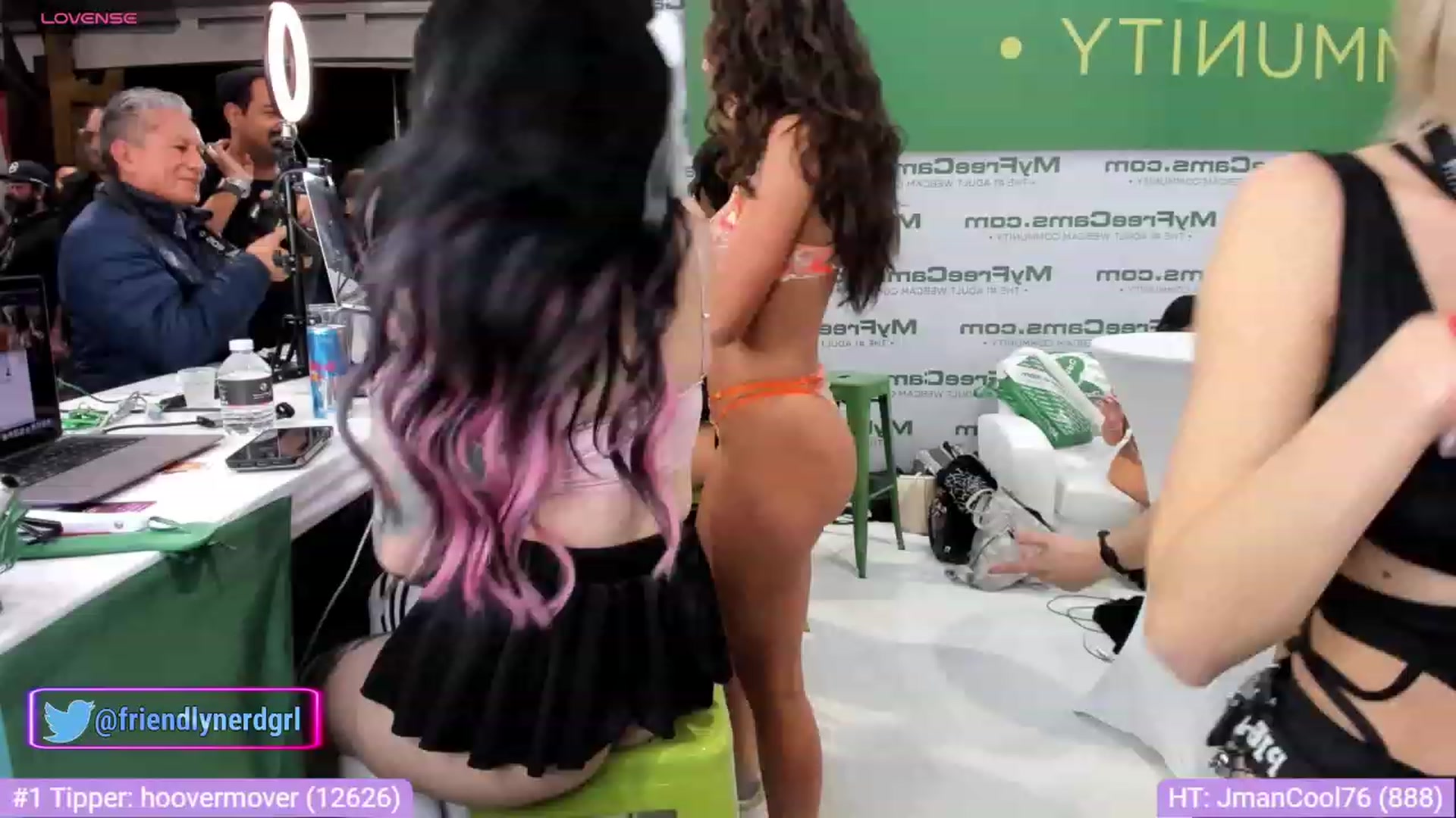 Gallery image thumbnail from Alyx_Singer's myfreecams stream on, 01/27/2024, 01:43 image 16 of 20