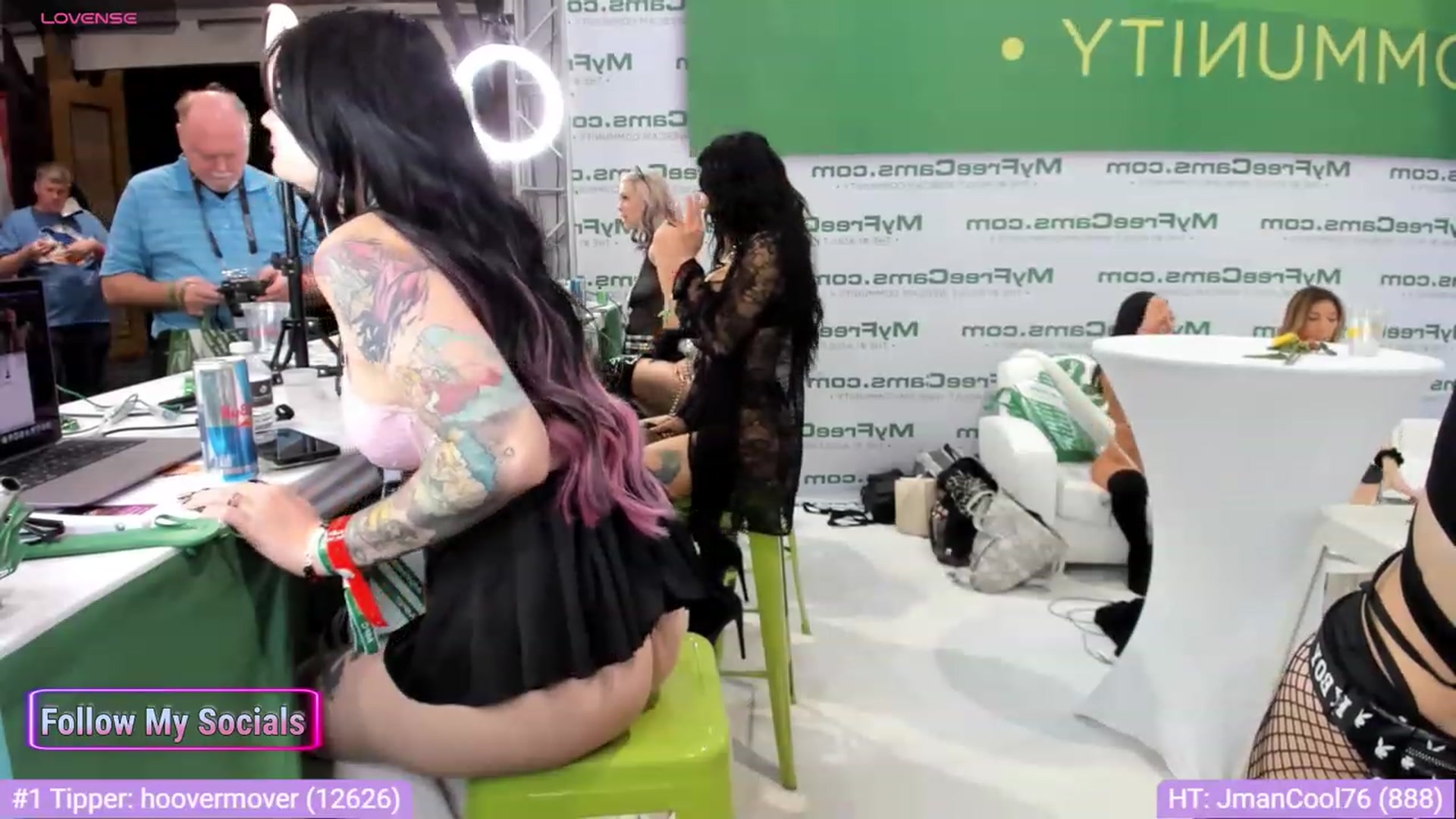 Gallery image thumbnail from Alyx_Singer's myfreecams stream on, 01/27/2024, 01:43 image 15 of 20