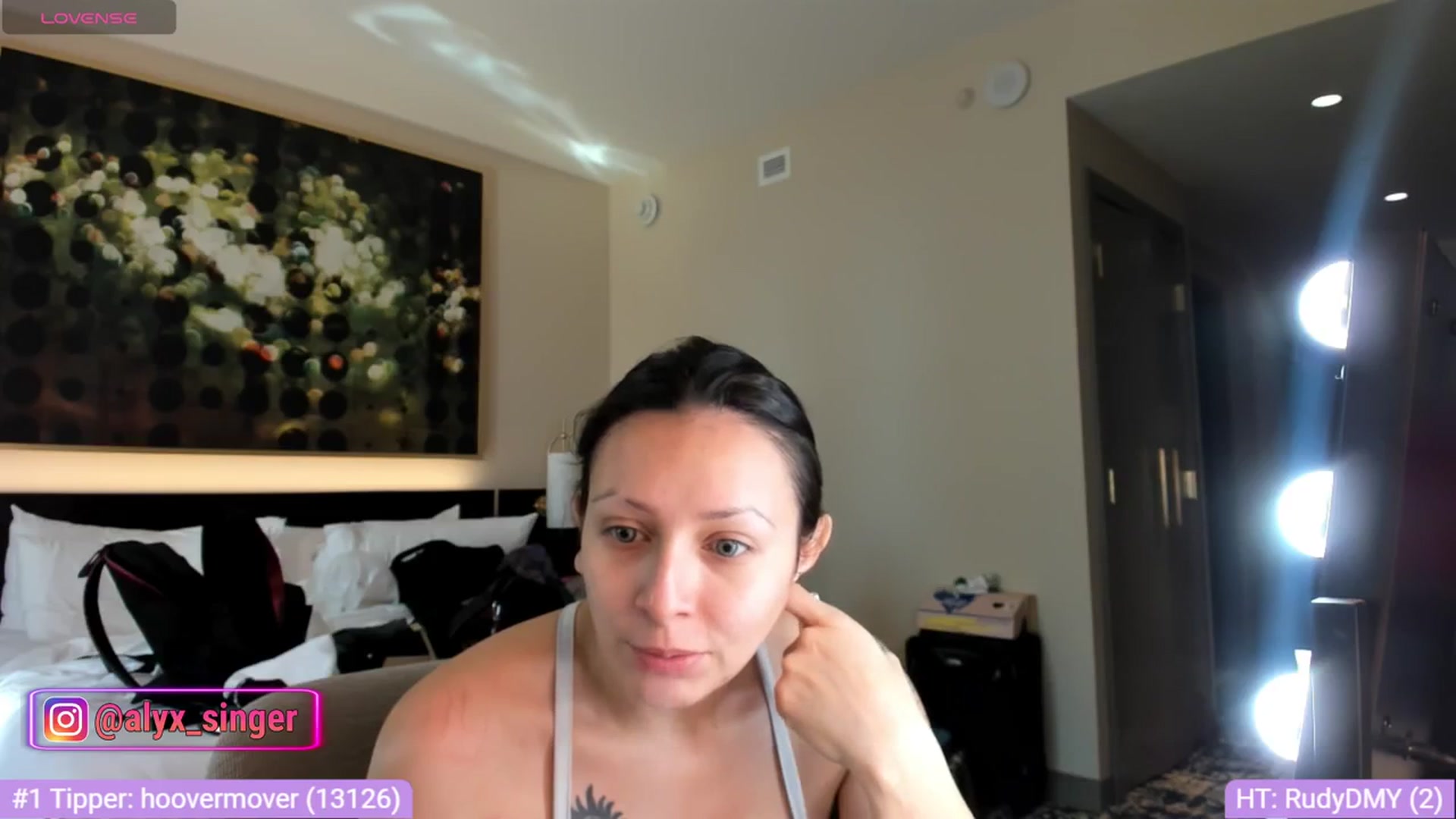 Gallery image thumbnail from Alyx_Singer's myfreecams stream on, 01/27/2024, 21:26 image 4 of 20