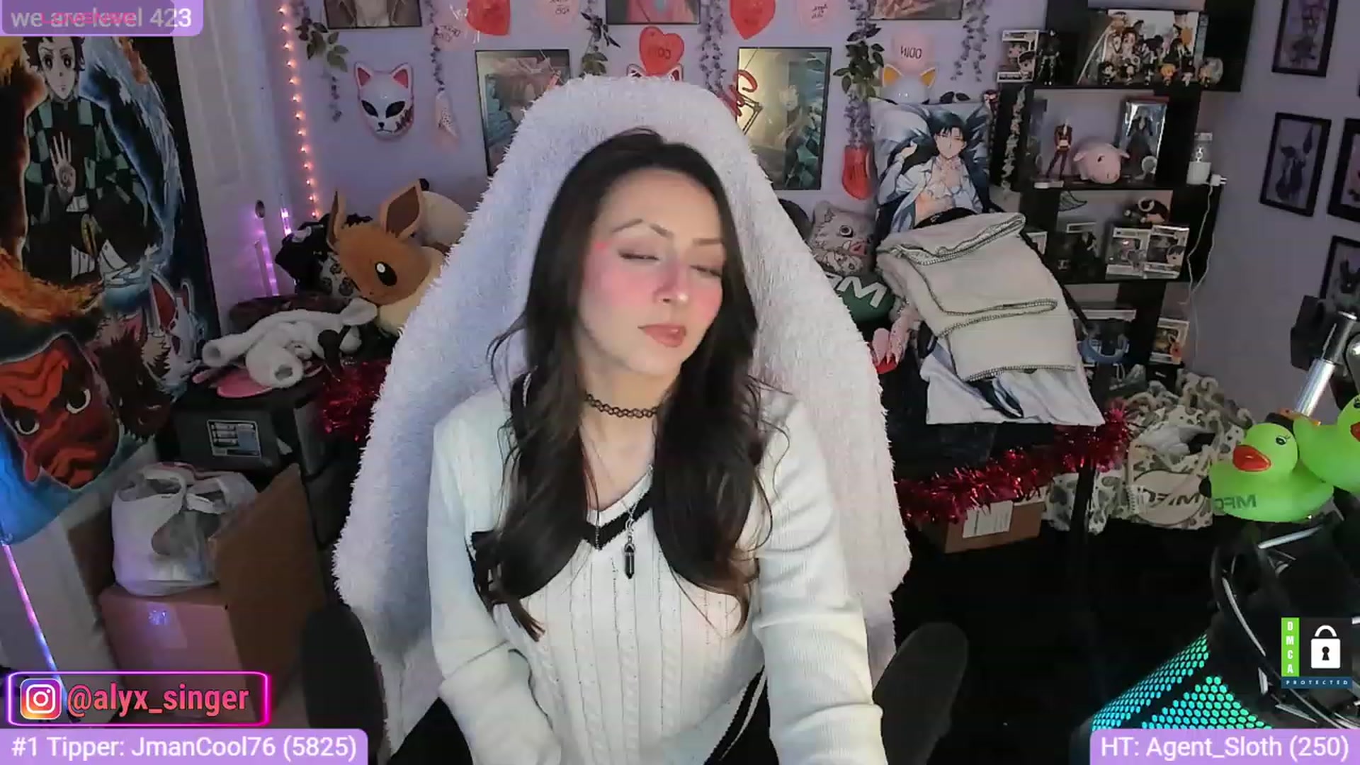 Gallery image thumbnail from Alyx_Singer's myfreecams stream on, 02/15/2024, 21:12 image 5 of 20