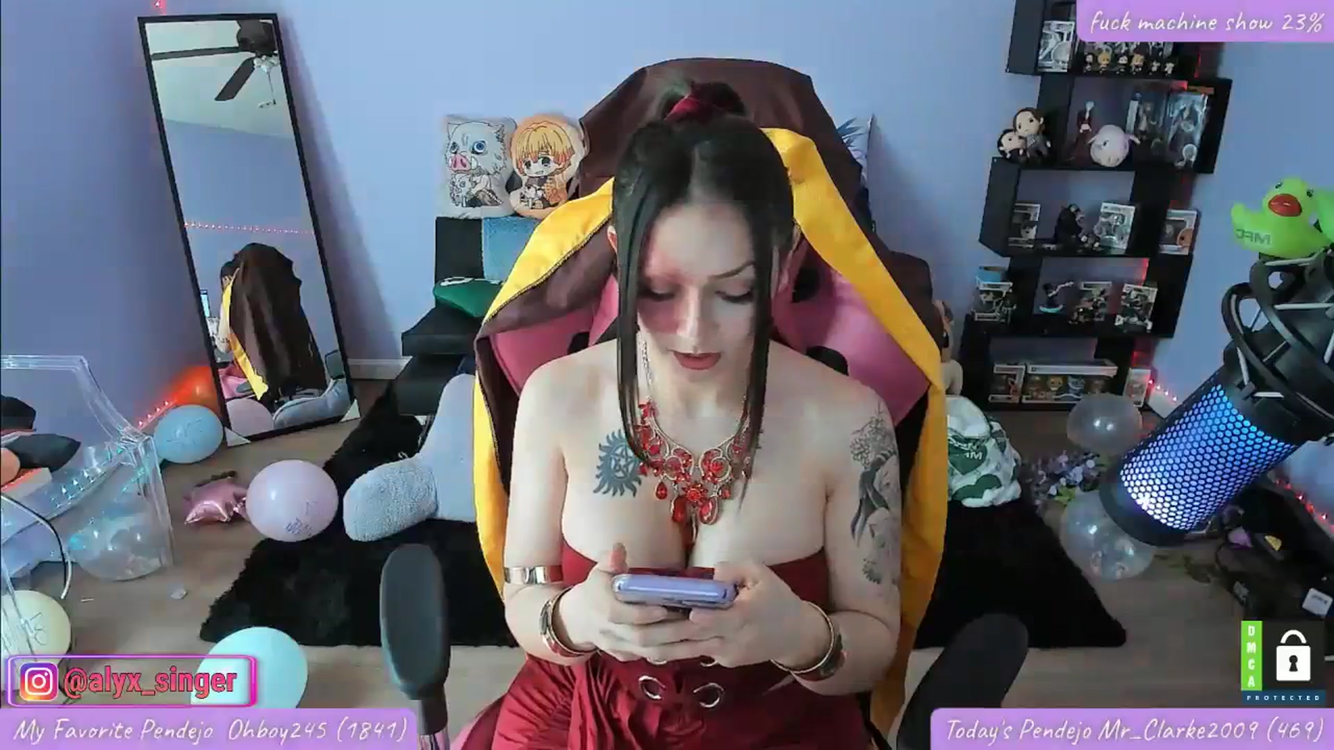 Gallery image thumbnail from Alyx_Singer's myfreecams stream on, 04/08/2024, 19:34 image 4 of 20