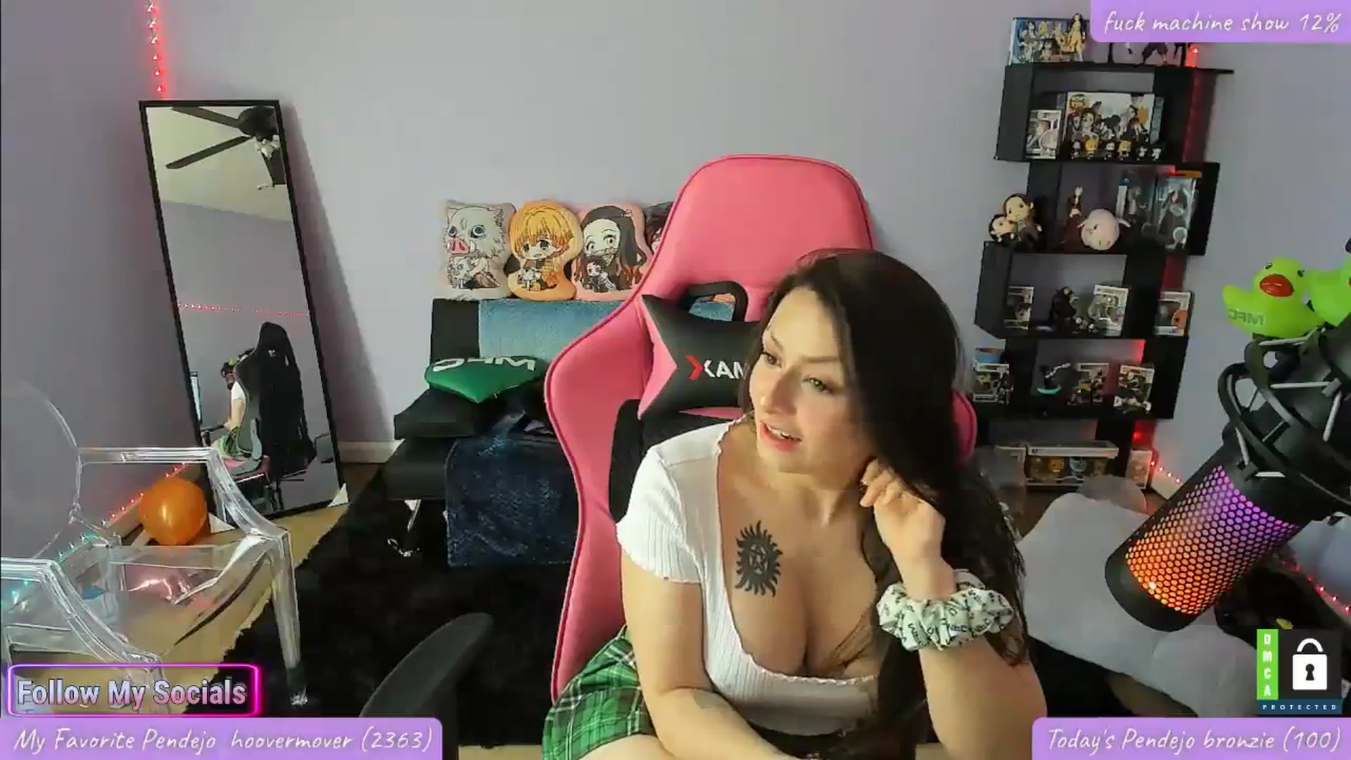 Gallery image thumbnail from Alyx_Singer's myfreecams stream on, 04/11/2024, 17:49 image 9 of 20