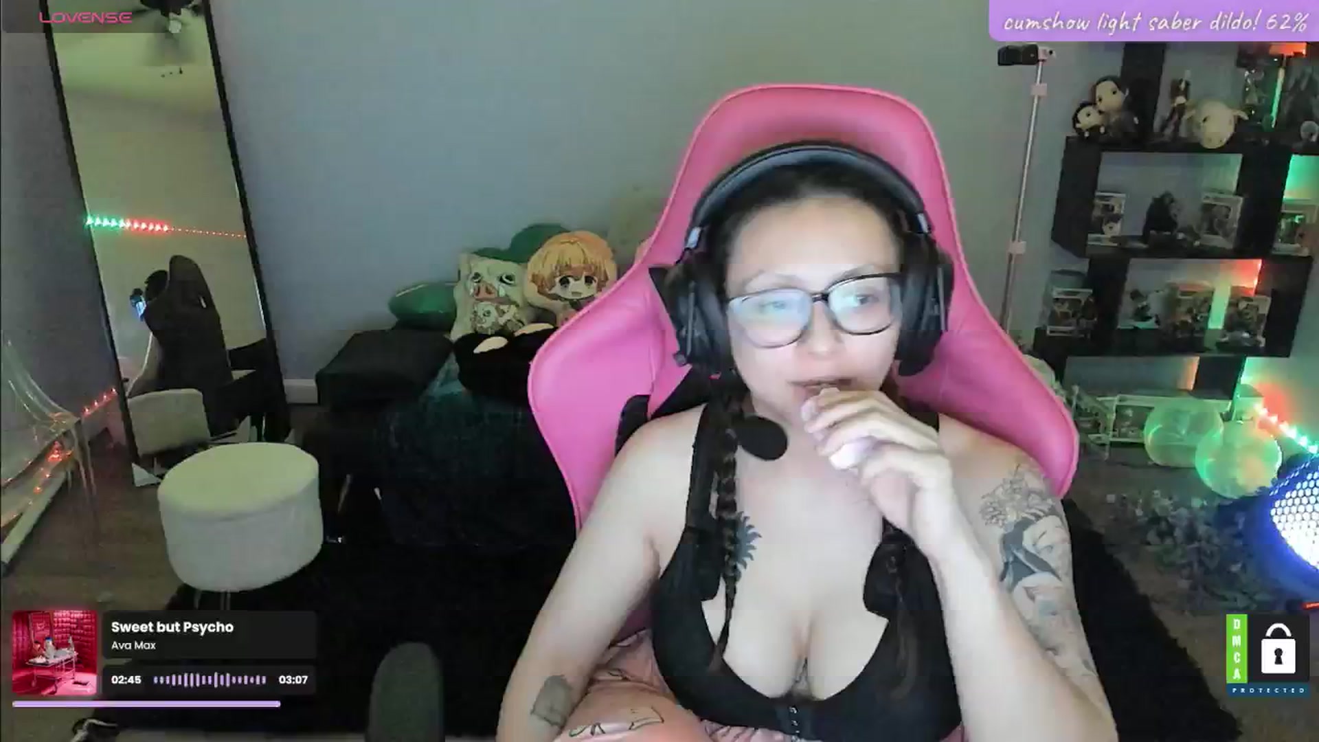 Gallery image thumbnail from Alyx_Singer's myfreecams stream on, 05/08/2024, 04:05 image 6 of 20