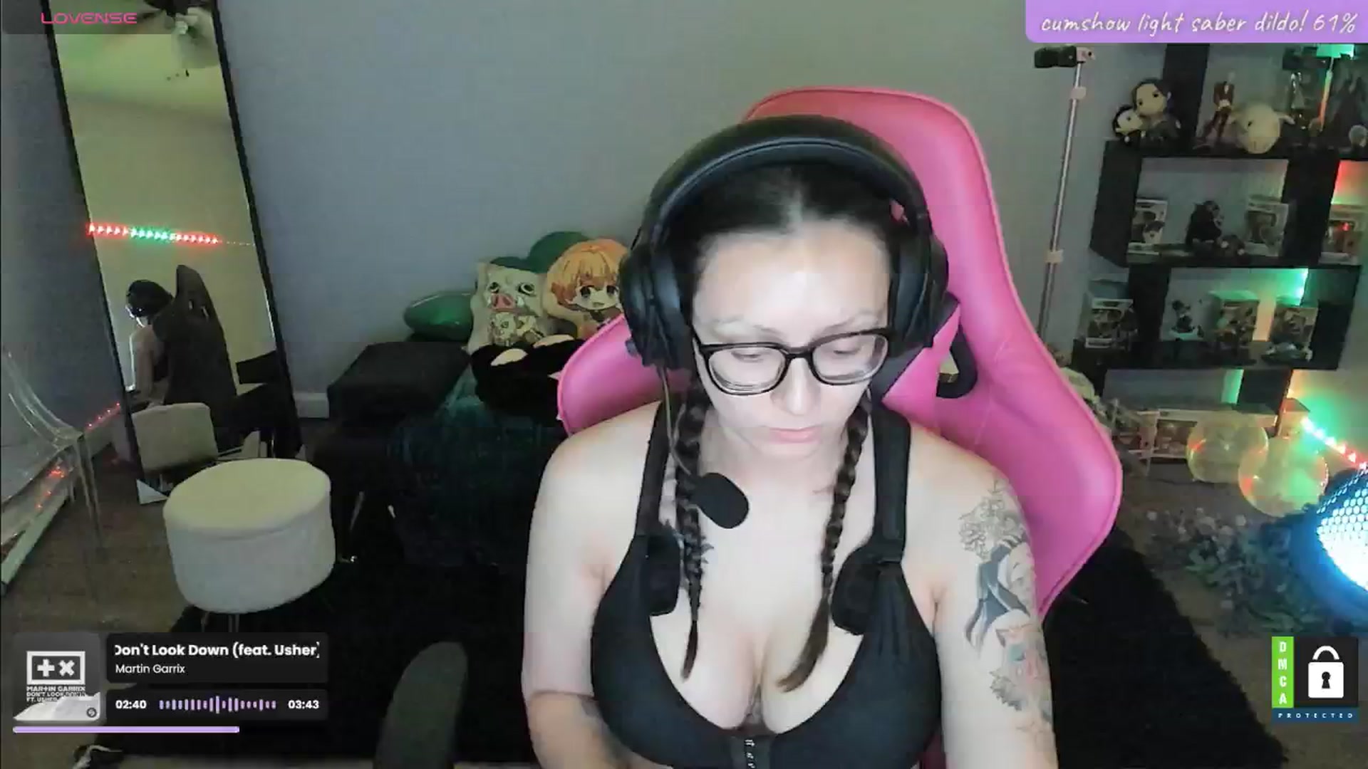 Gallery image thumbnail from Alyx_Singer's myfreecams stream on, 05/08/2024, 04:05 image 3 of 20