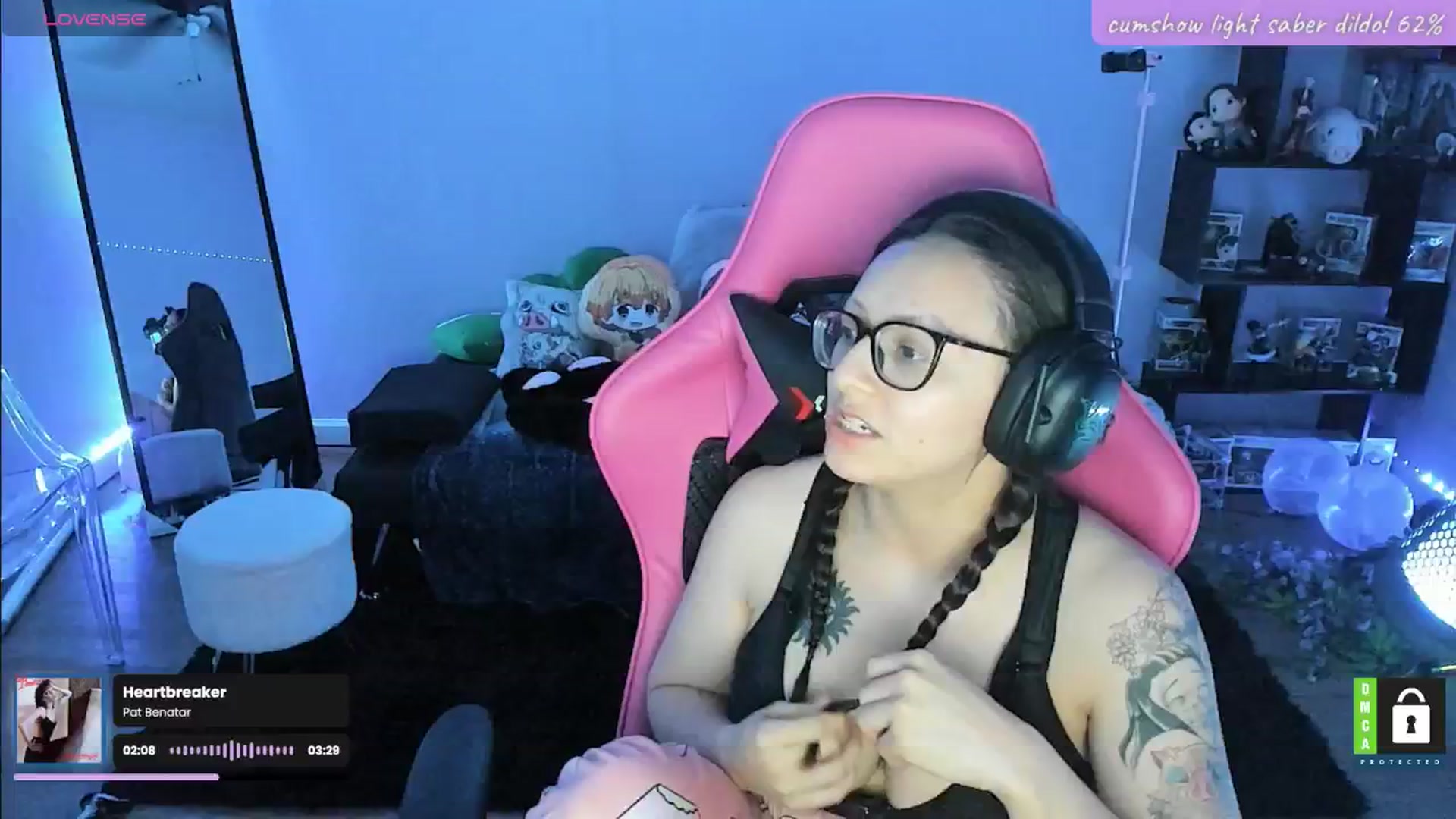Gallery image thumbnail from Alyx_Singer's myfreecams stream on, 05/08/2024, 04:05 image 10 of 20