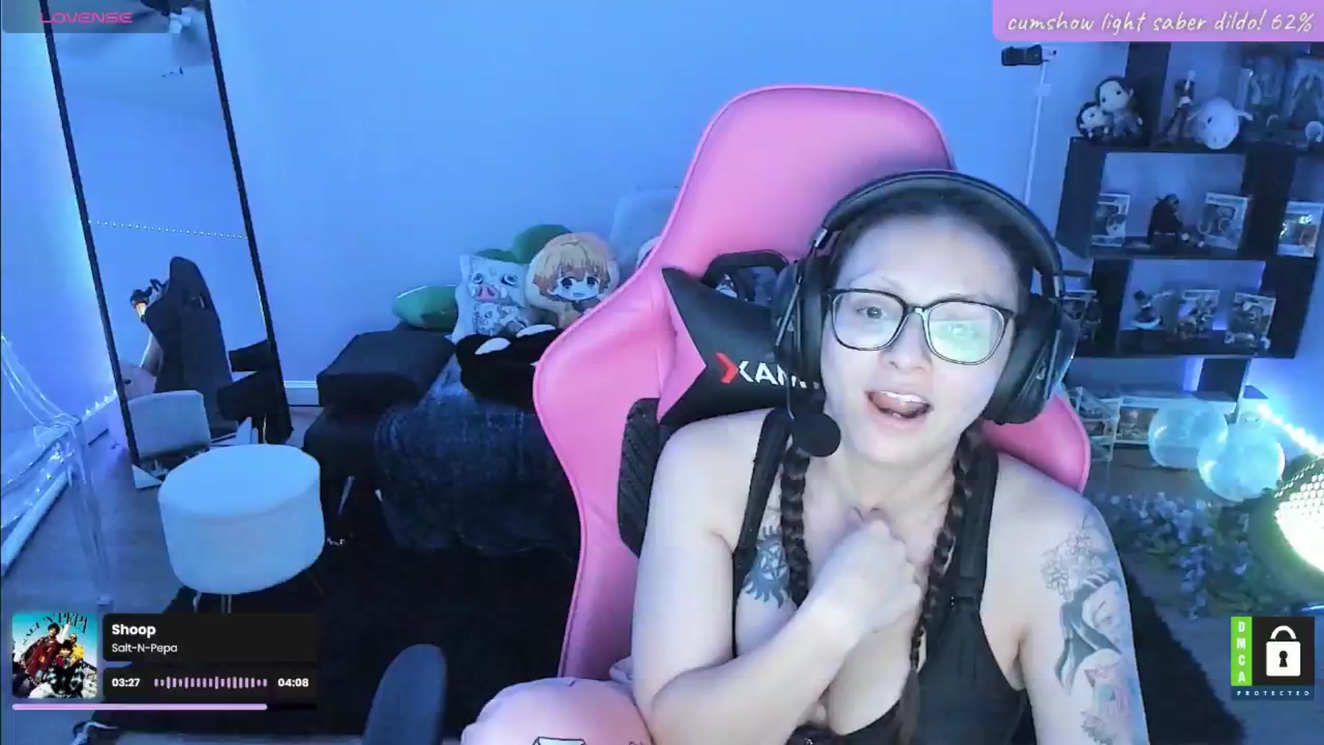 Gallery image thumbnail from Alyx_Singer's myfreecams stream on, 05/08/2024, 04:05 image 8 of 20