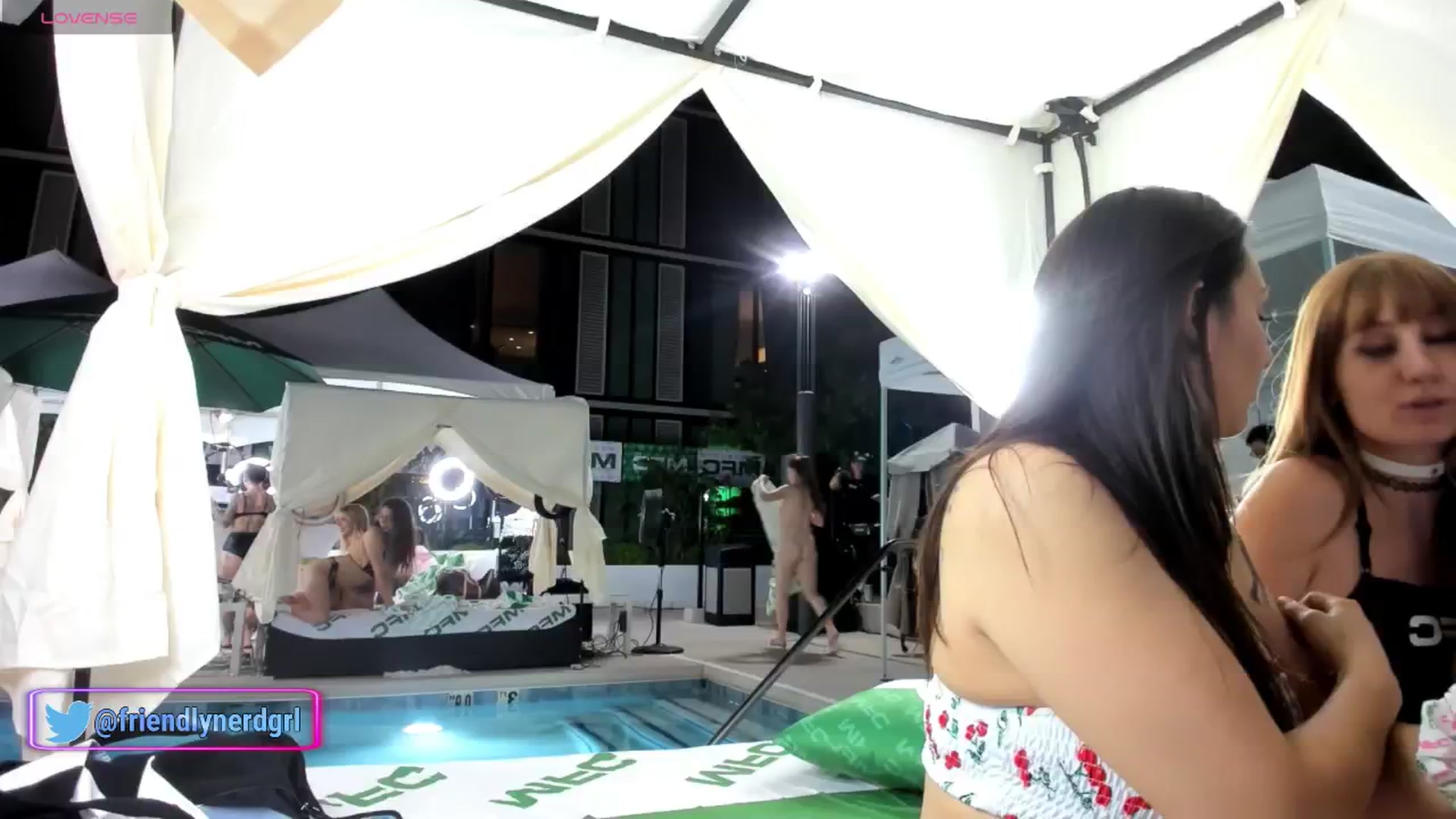 Gallery image thumbnail from Alyx_Singer's myfreecams stream on, 05/21/2024, 05:09 image 3 of 20