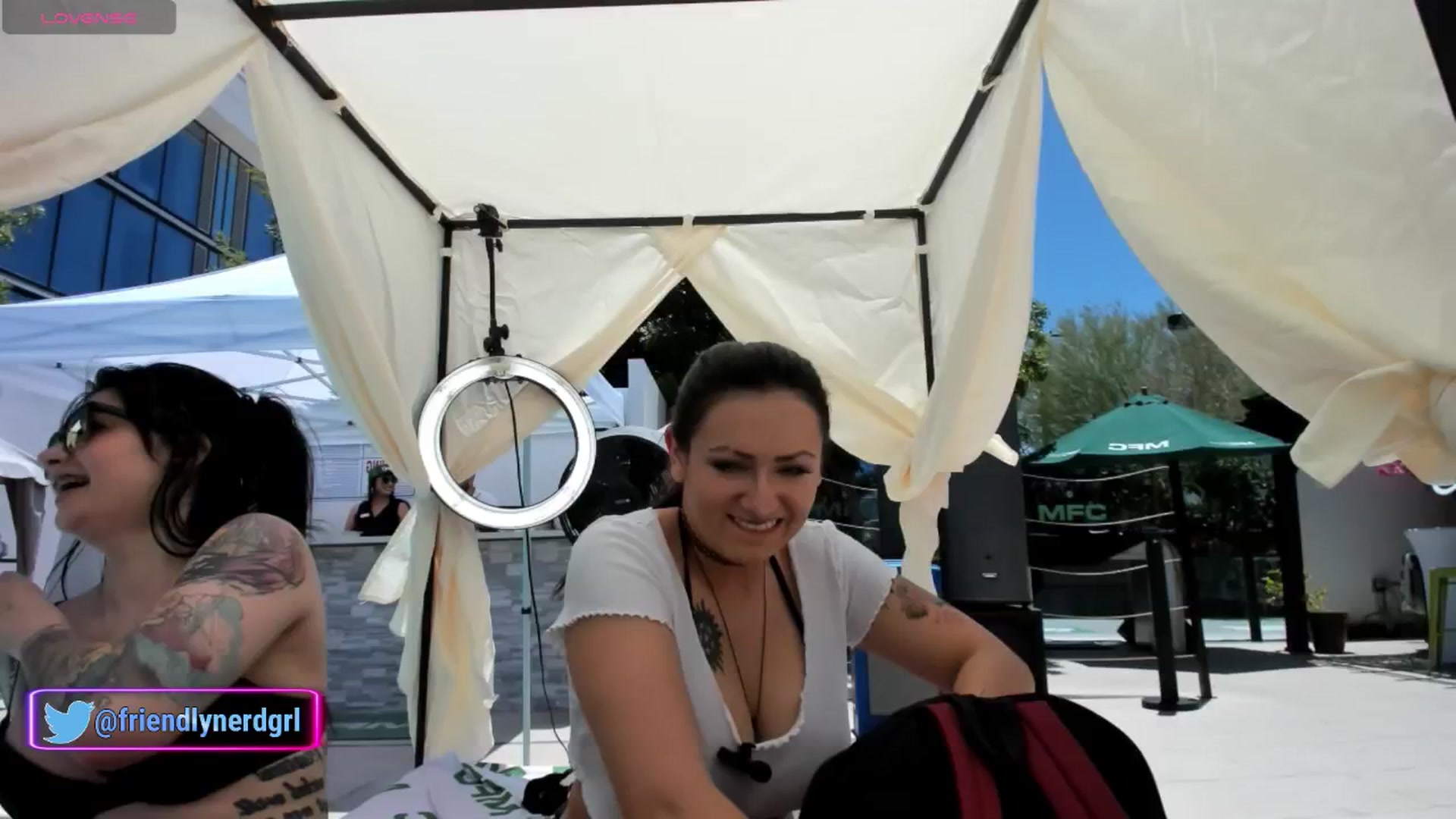 Gallery image thumbnail from Alyx_Singer's myfreecams stream on, 05/21/2024, 20:35 image 9 of 20