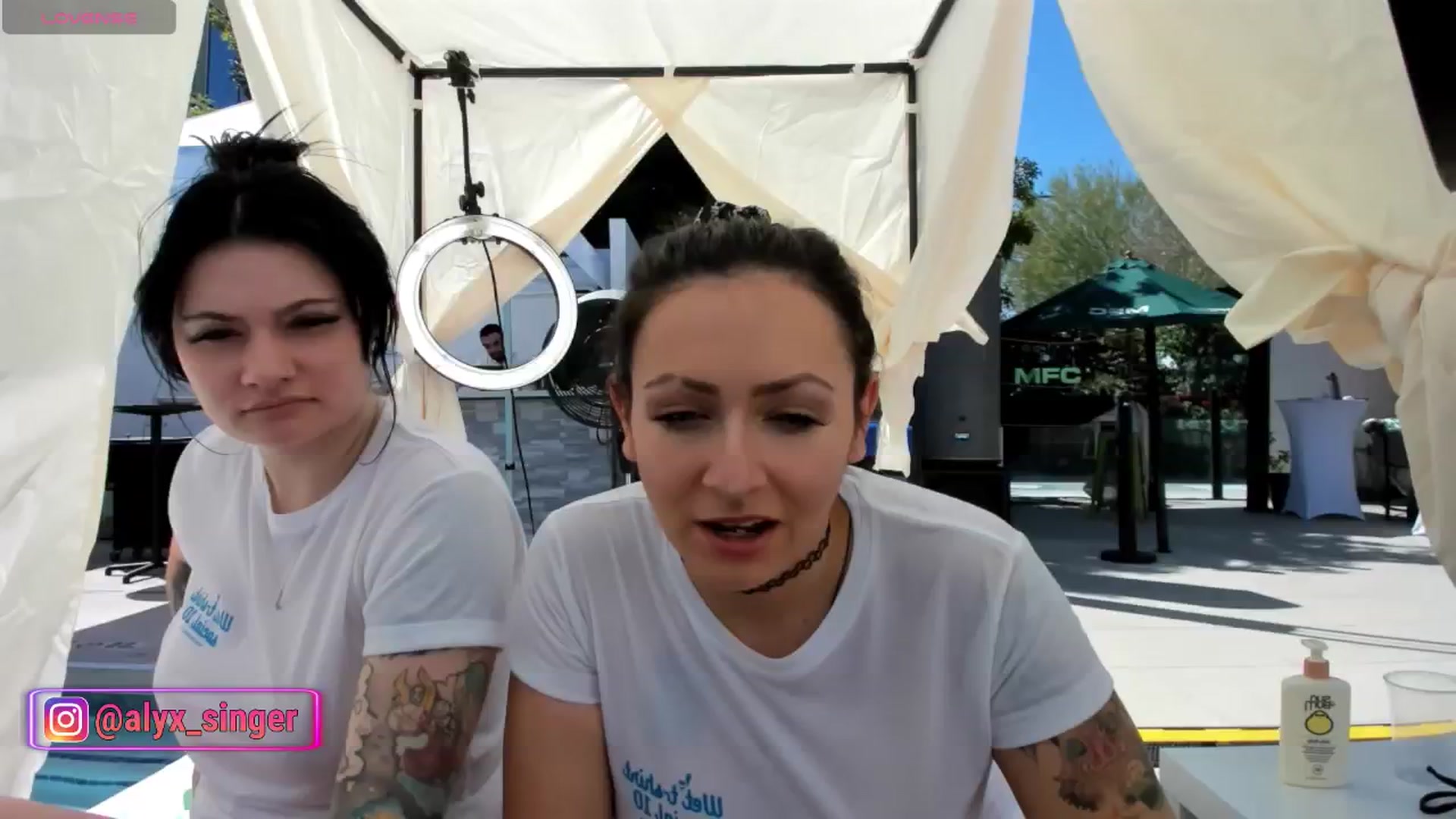 Gallery image thumbnail from Alyx_Singer's myfreecams stream on, 05/22/2024, 24:21 image 6 of 20