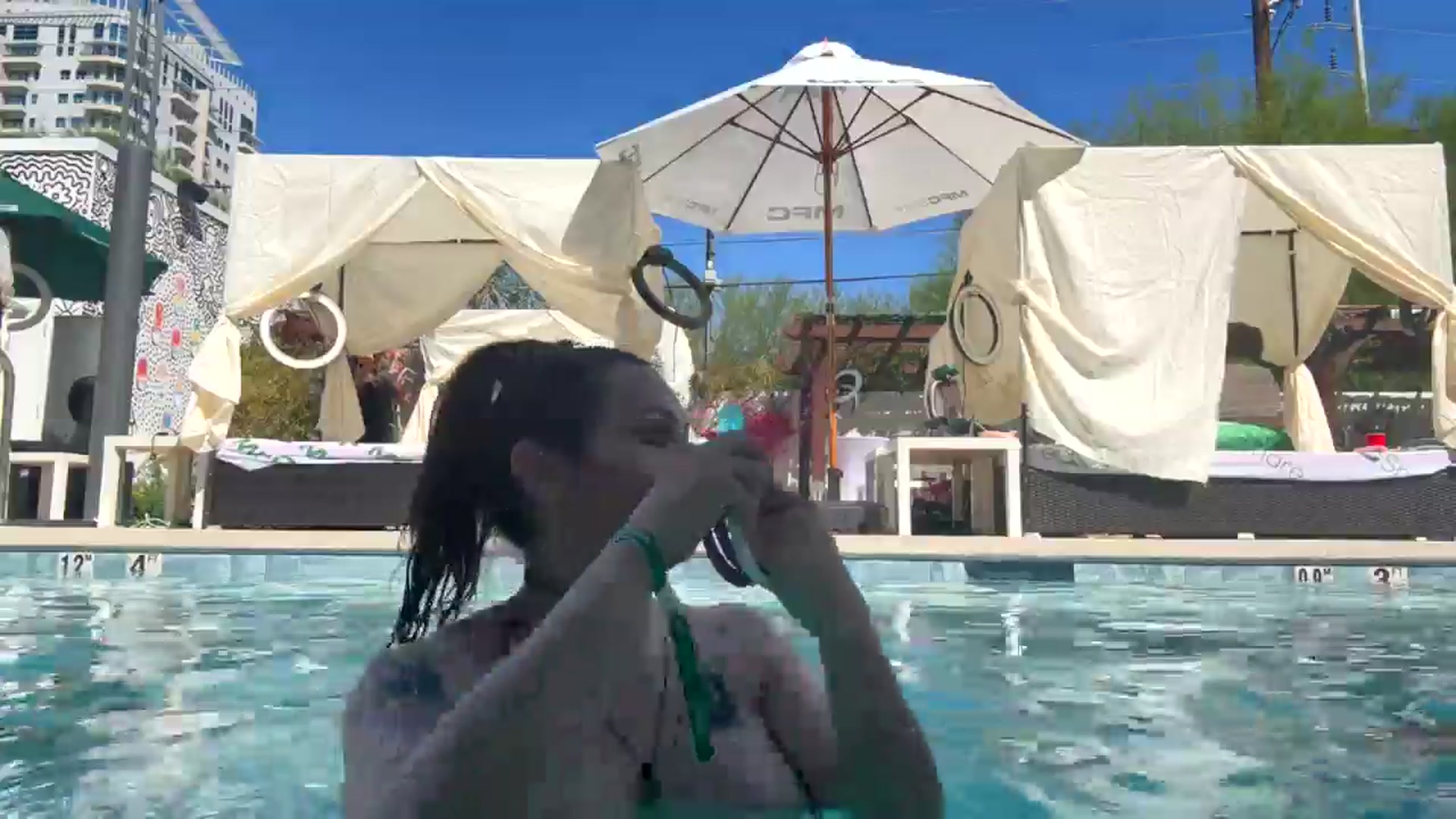 Gallery image thumbnail from Alyx_Singer's myfreecams stream on, 05/22/2024, 23:10 image 14 of 20
