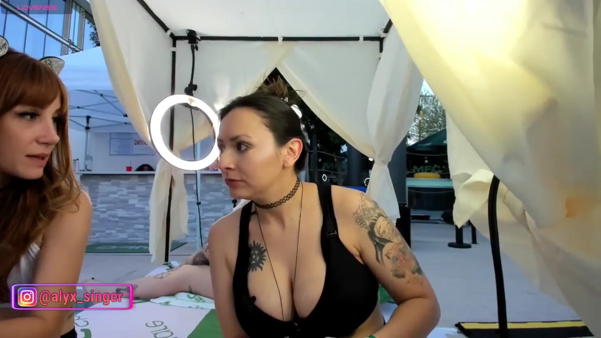 Gallery image thumbnail from Alyx_Singer's myfreecams stream on, 05/23/2024, 03:40 image 2 of 20