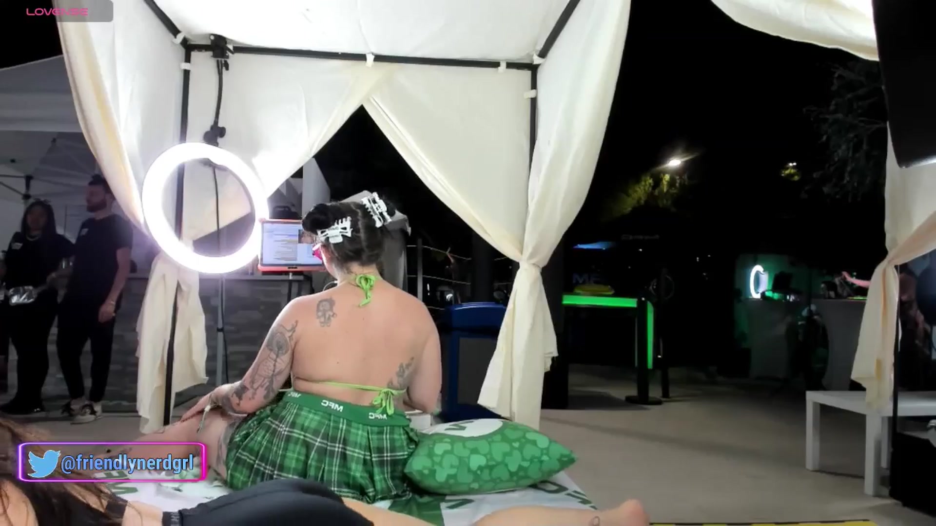 Gallery image thumbnail from Alyx_Singer's myfreecams stream on, 05/23/2024, 03:40 image 18 of 20
