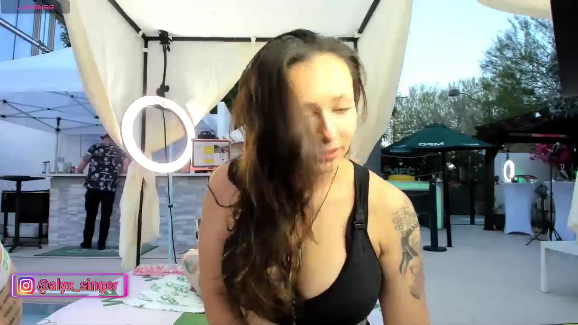 Gallery image thumbnail from Alyx_Singer's myfreecams stream on, 05/23/2024, 03:40 image 5 of 20