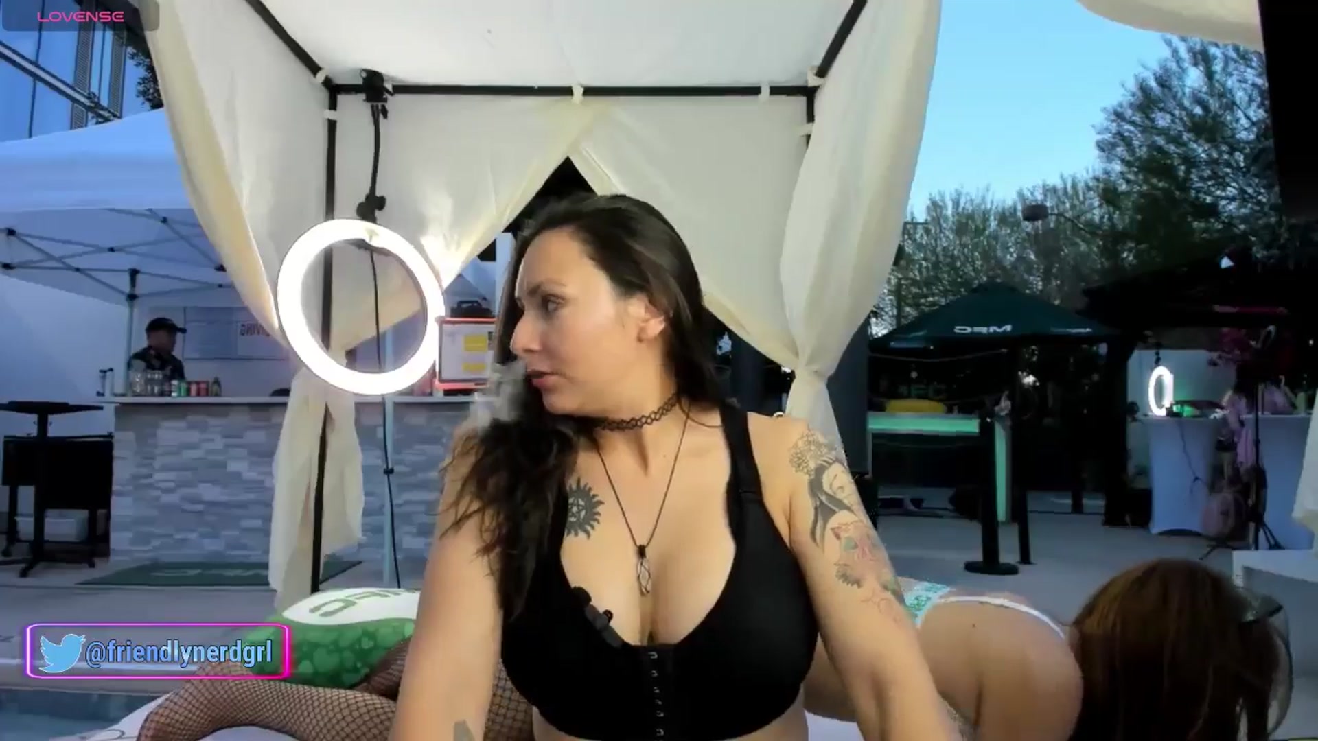 Gallery image thumbnail from Alyx_Singer's myfreecams stream on, 05/23/2024, 03:40 image 6 of 20
