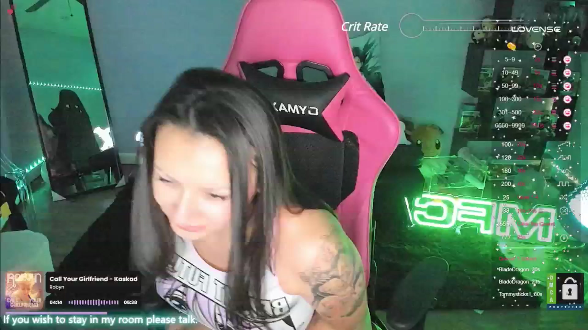 Gallery image thumbnail from Alyx_Singer's myfreecams stream on, 06/01/2024, 04:13 image 4 of 20