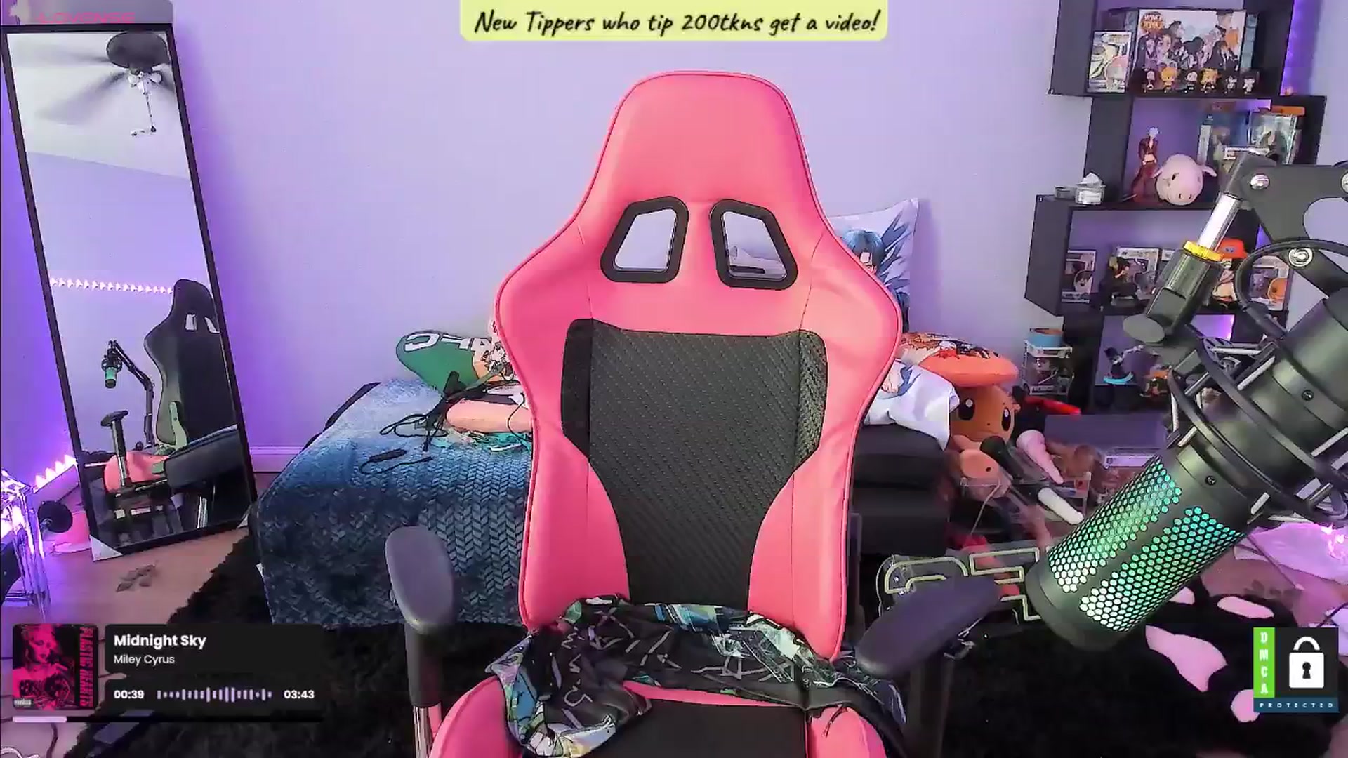 Gallery image thumbnail from Alyx_Singer's myfreecams stream on, 07/31/2024, 16:39 image 15 of 20
