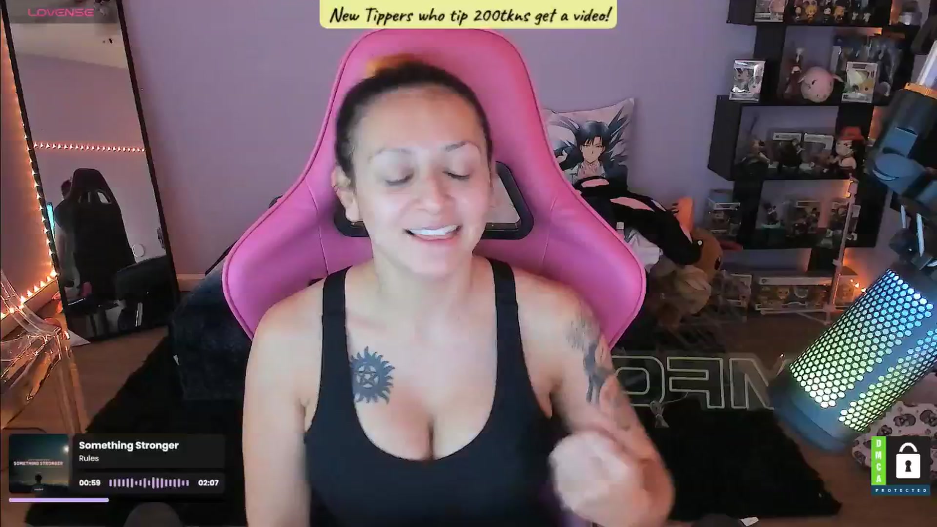 Gallery image thumbnail from Alyx_Singer's myfreecams stream on, 08/13/2024, 16:30 image 7 of 20