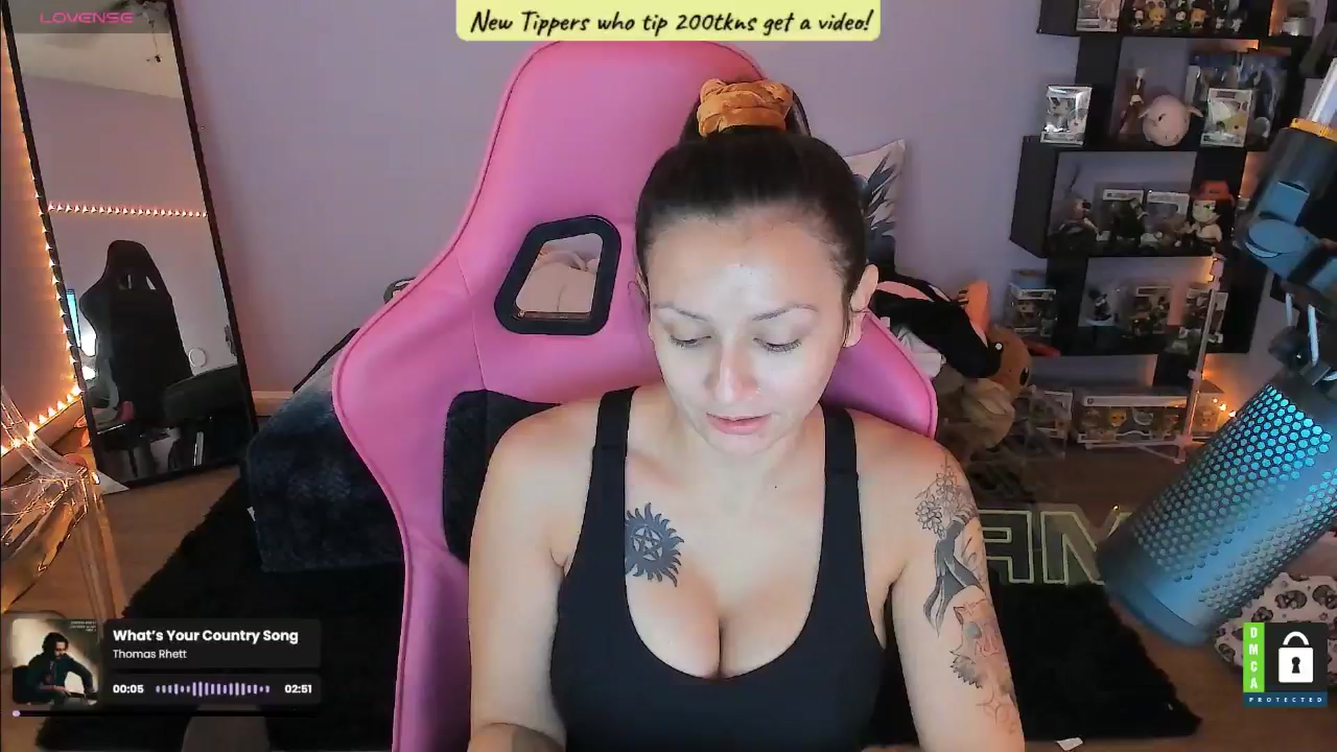 Gallery image thumbnail from Alyx_Singer's myfreecams stream on, 08/13/2024, 16:30 image 5 of 20