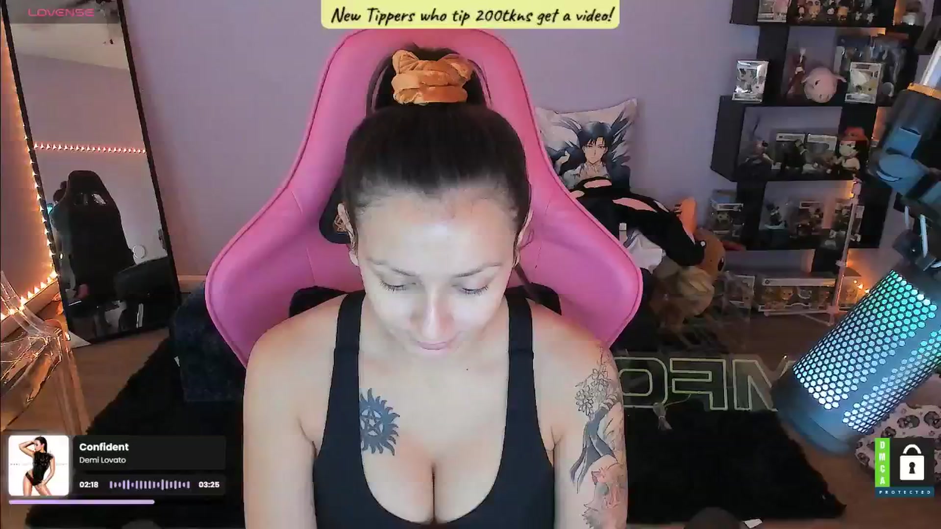 Gallery image thumbnail from Alyx_Singer's myfreecams stream on, 08/13/2024, 16:30 image 1 of 20