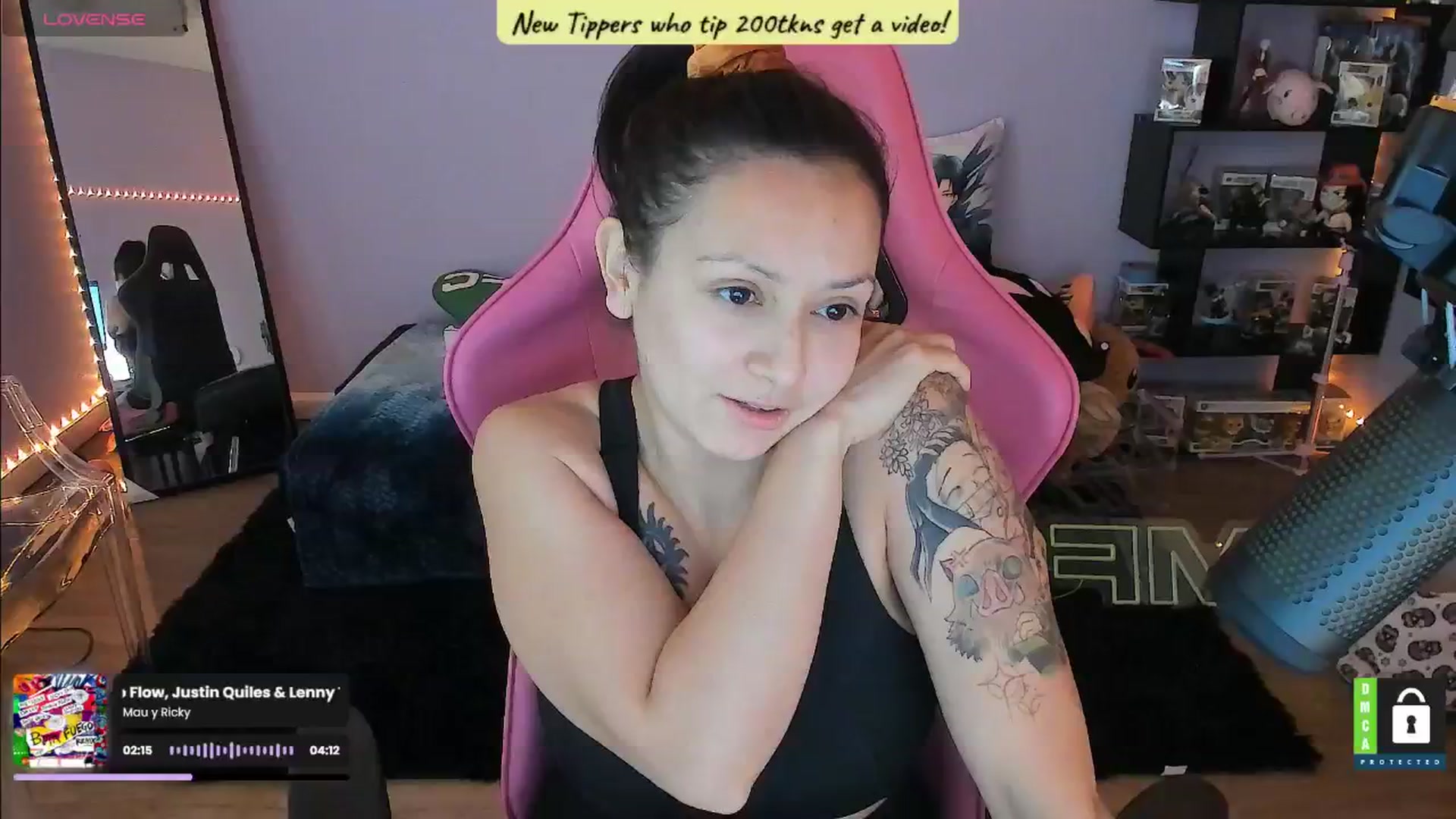 Gallery image thumbnail from Alyx_Singer's myfreecams stream on, 08/13/2024, 18:53 image 5 of 20