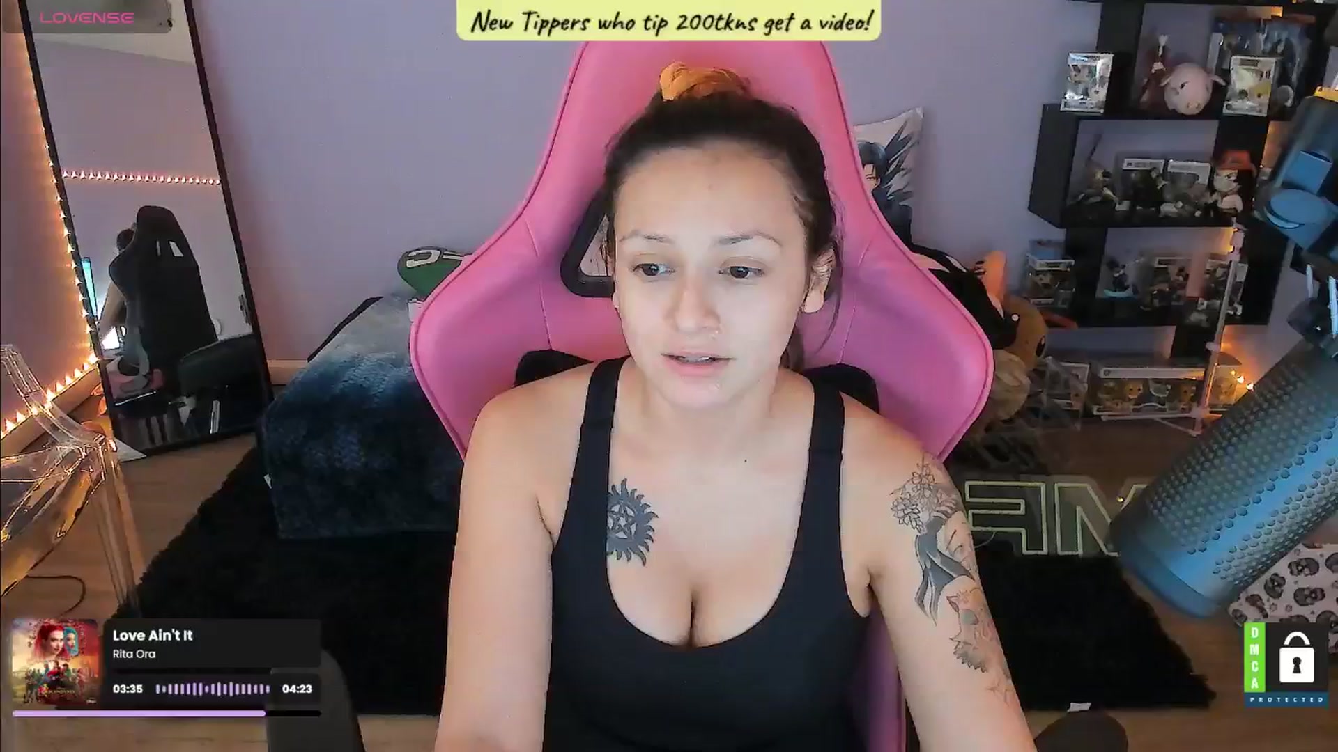 Gallery image thumbnail from Alyx_Singer's myfreecams stream on, 08/13/2024, 18:53 image 18 of 20
