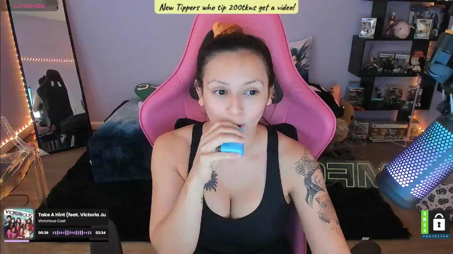 Gallery image thumbnail from Alyx_Singer's myfreecams stream on, 08/13/2024, 18:53 image 19 of 20