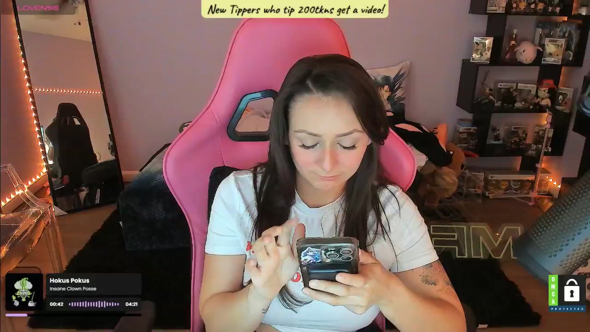 Gallery image thumbnail from Alyx_Singer's myfreecams stream on, 08/14/2024, 18:29 image 16 of 20