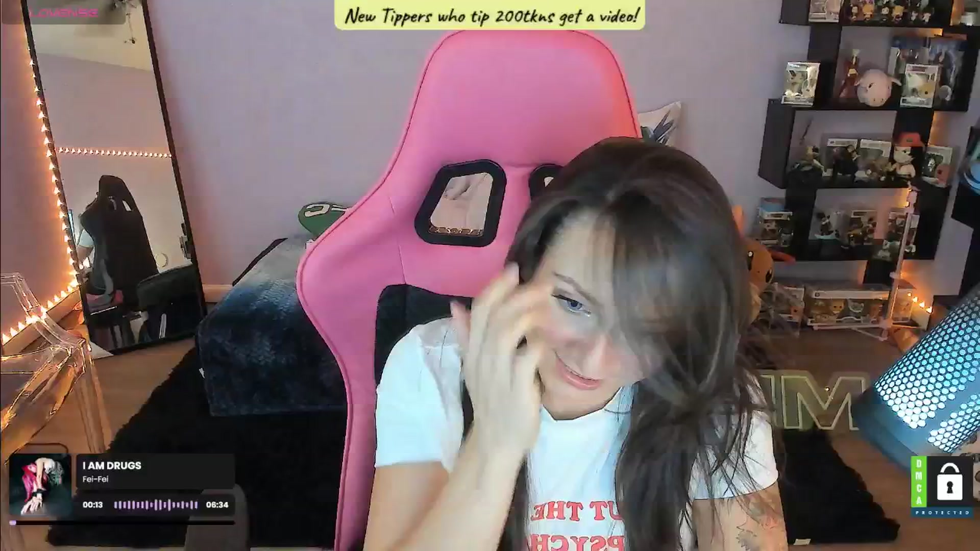 Gallery image thumbnail from Alyx_Singer's myfreecams stream on, 08/14/2024, 18:29 image 3 of 20