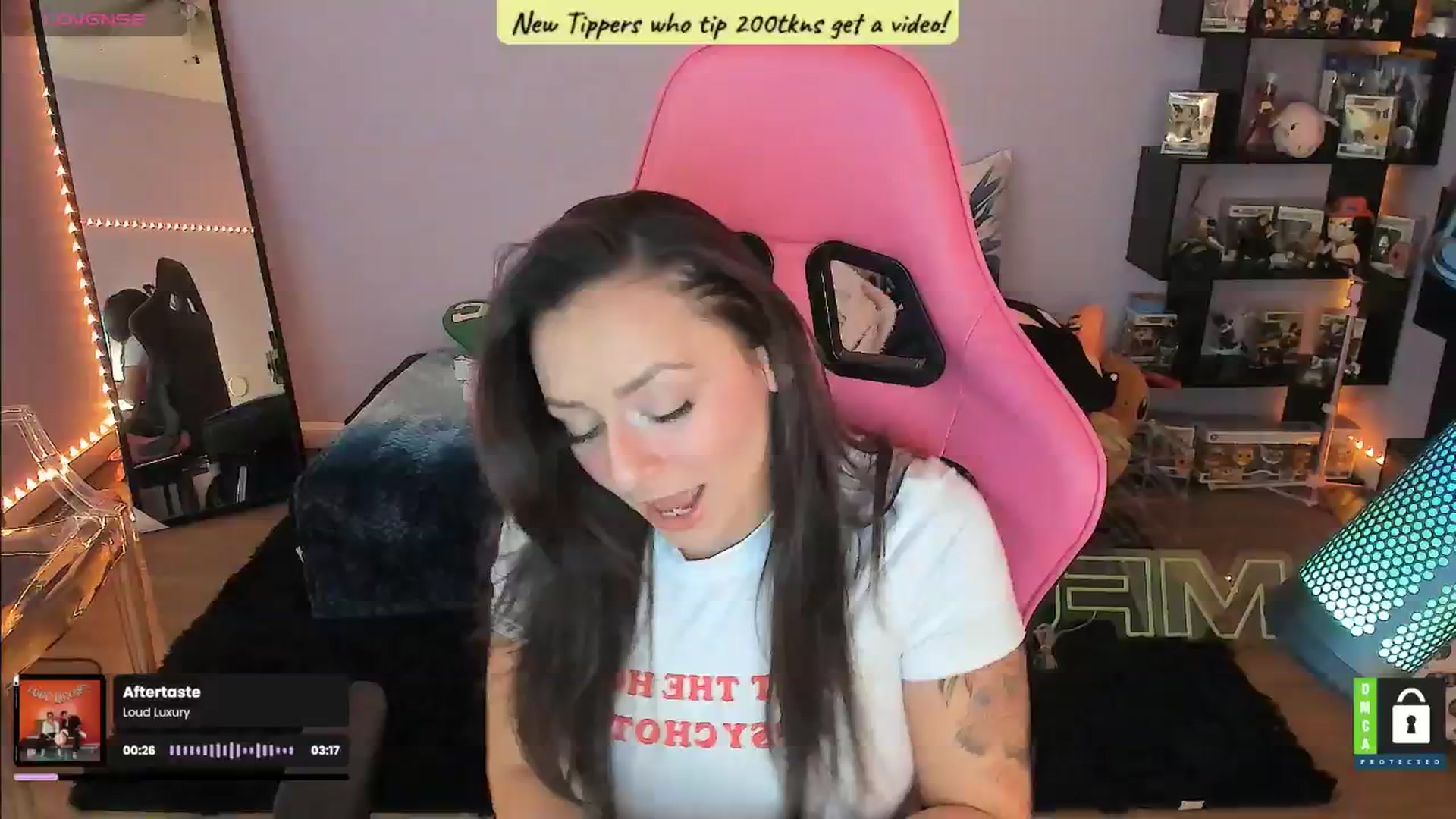 Gallery image thumbnail from Alyx_Singer's myfreecams stream on, 08/14/2024, 18:29 image 7 of 20