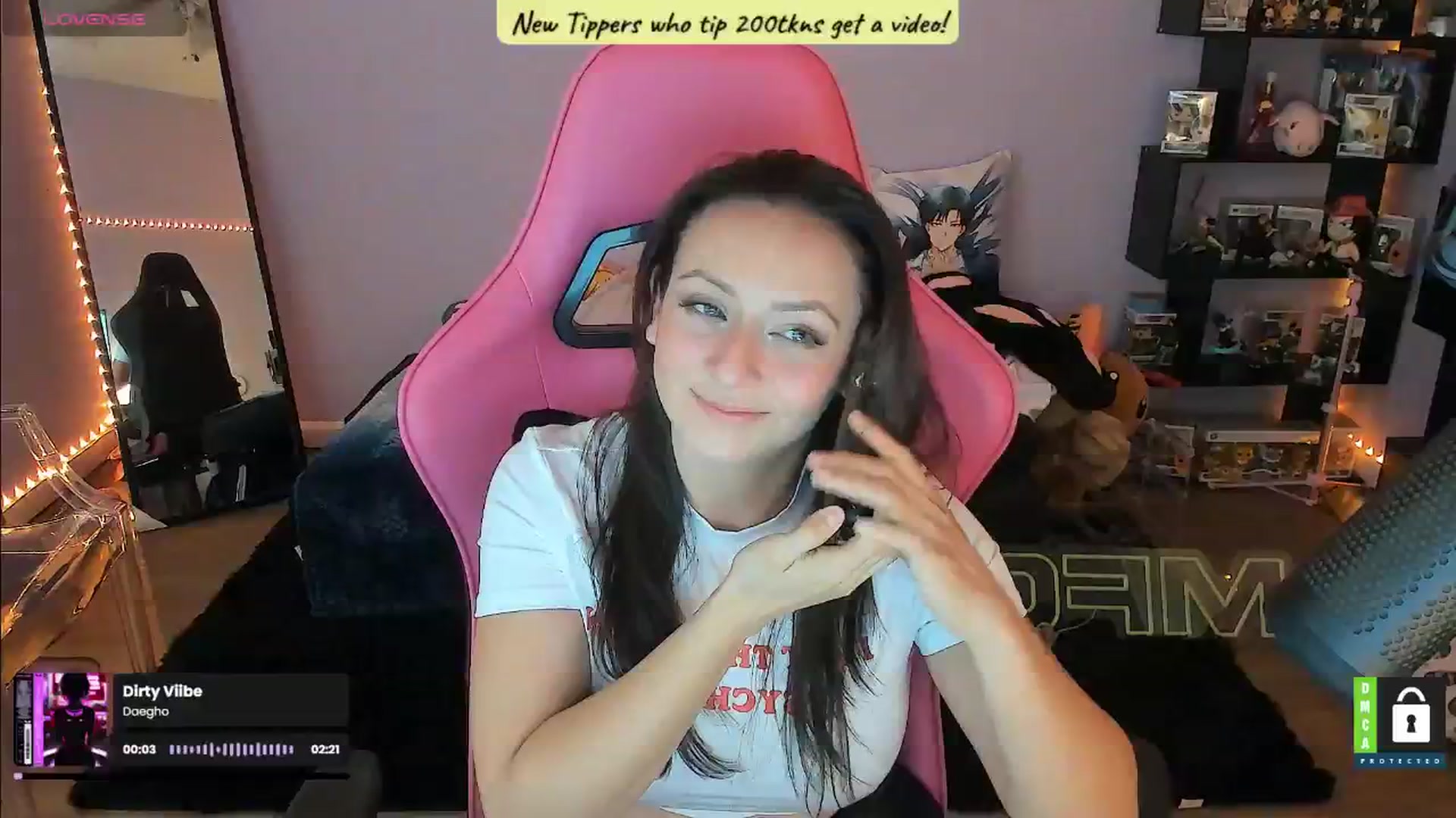 Gallery image thumbnail from Alyx_Singer's myfreecams stream on, 08/14/2024, 18:29 image 19 of 20