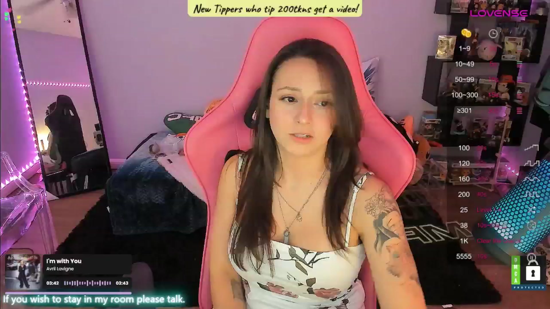 Gallery image thumbnail from Alyx_Singer's myfreecams stream on, 08/16/2024, 20:07 image 14 of 20