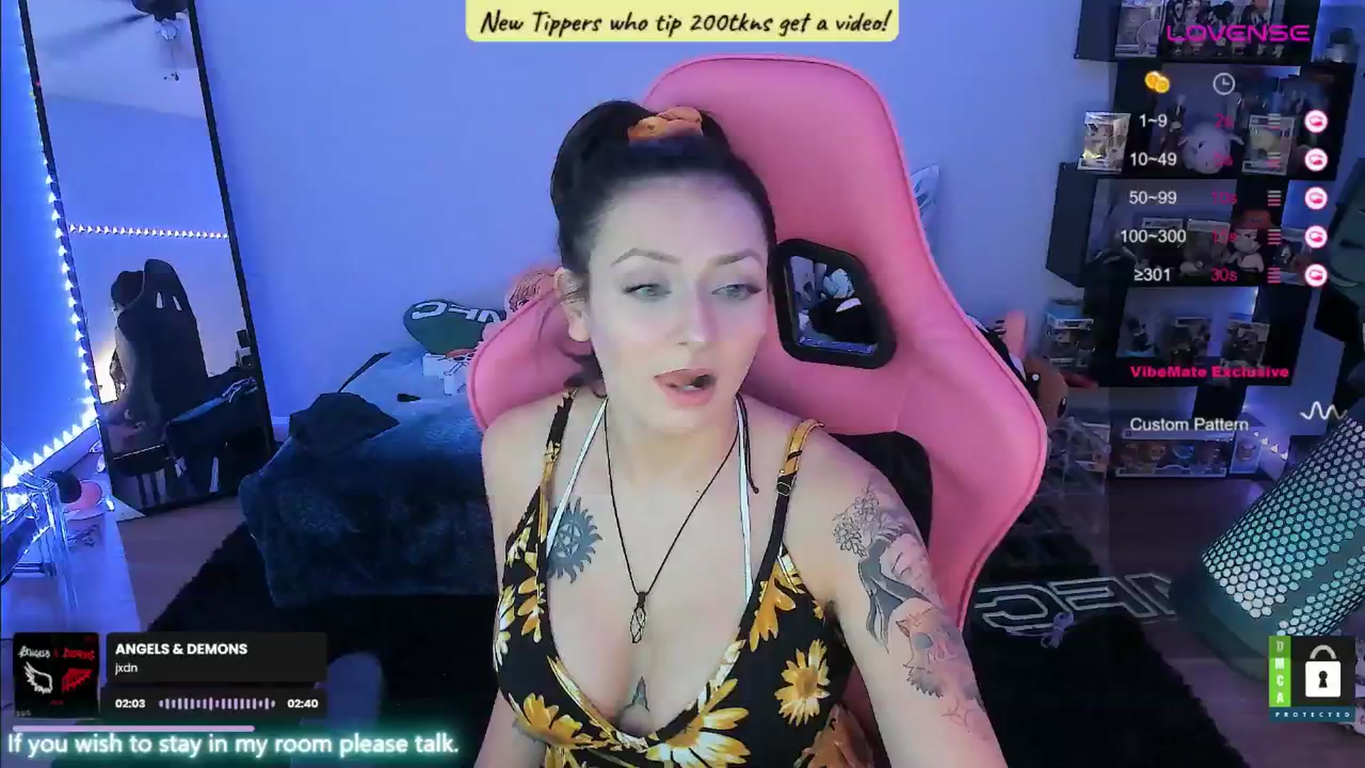 Gallery image thumbnail from Alyx_Singer's myfreecams stream on, 08/21/2024, 19:26 image 19 of 20