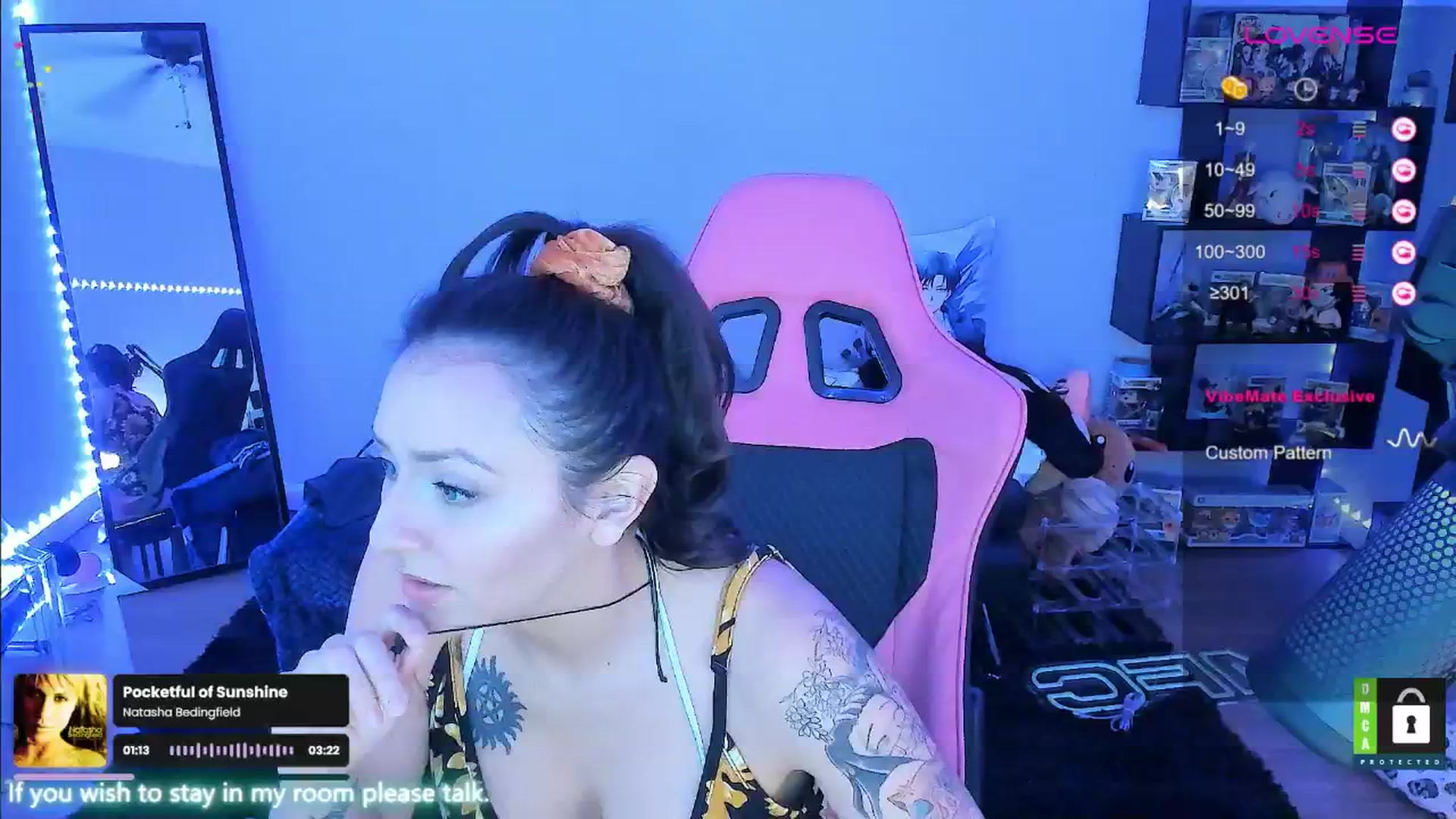 Gallery image thumbnail from Alyx_Singer's myfreecams stream on, 08/21/2024, 20:01 image 10 of 20